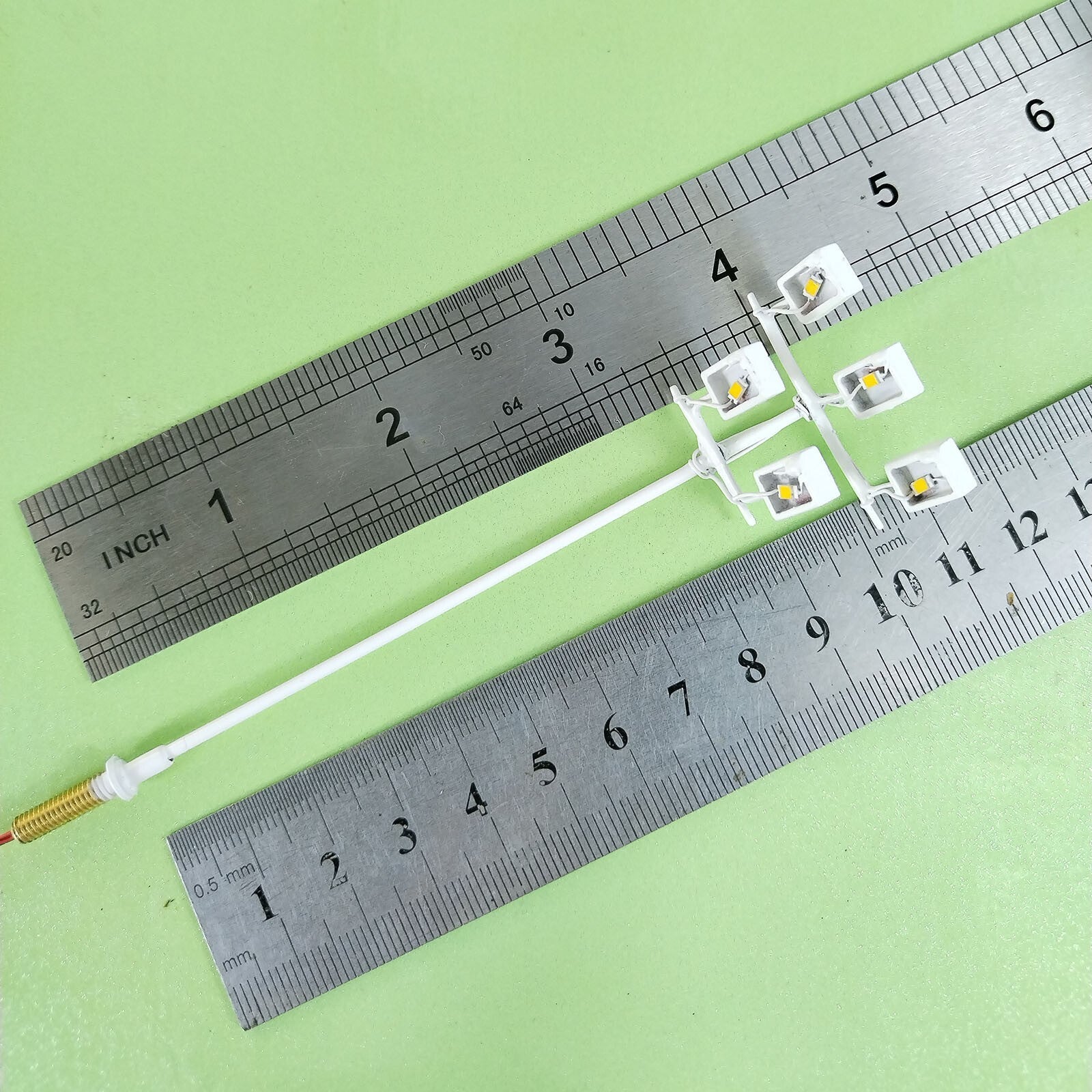 2 x HO scale LED plaza lights model limelight projector street lamp post #015