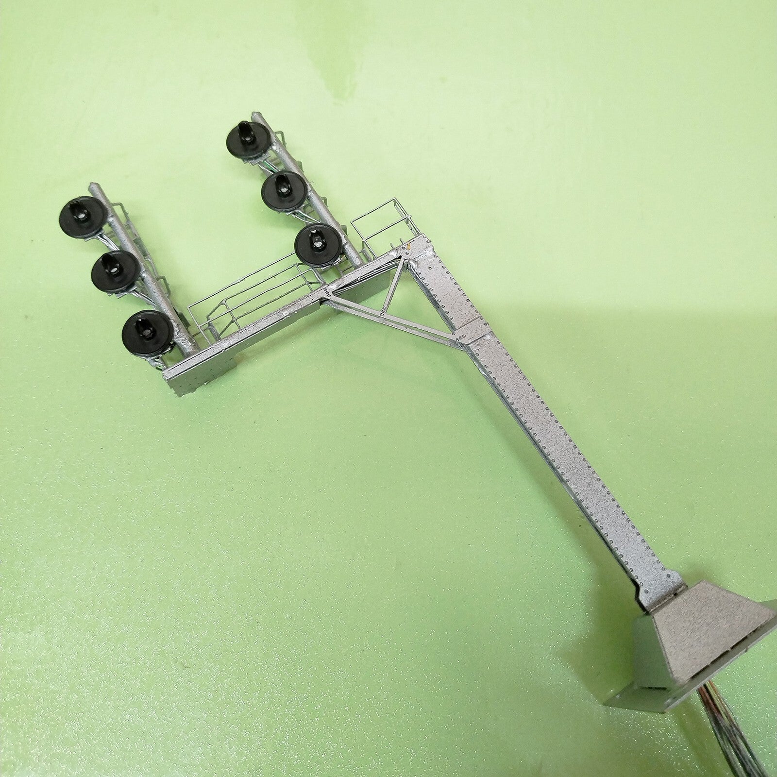 1 x HO scale searchlight cantilever signal tower metal 3-colors 2 tracks #CS33