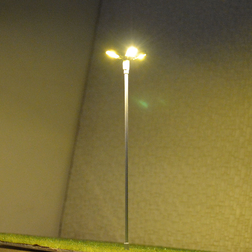 4 pcs HO/OO scale Model Floodlight warm white LED made Lamppost long life #014