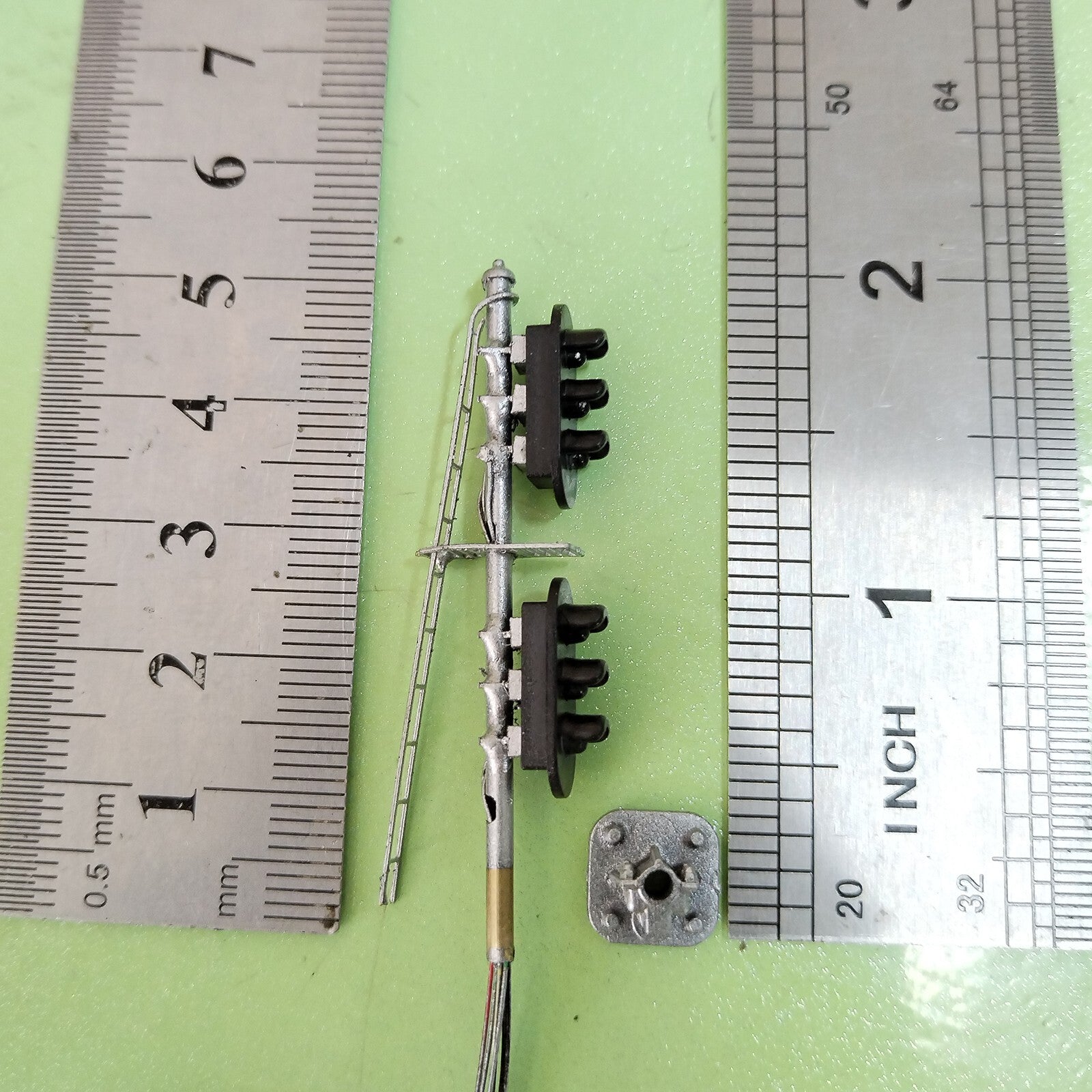 1 x black signal target for cantilever signal bridge making 3 aspects #FB33