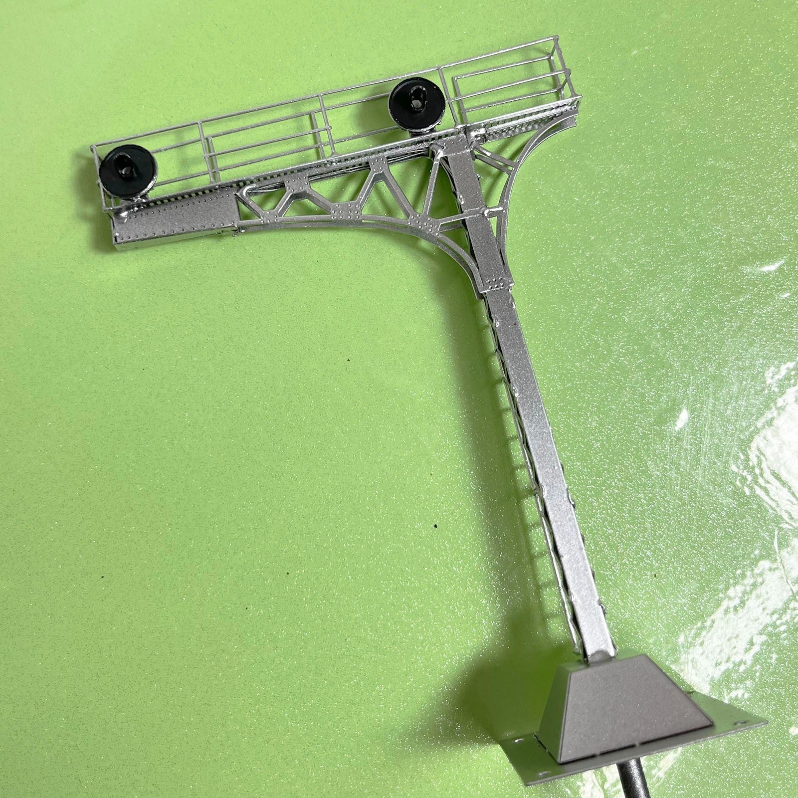 1 x HO scale cantilever LED searchlight signal 2 targets 3-colors metal #SKcs11