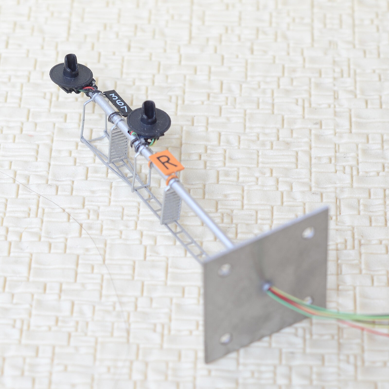 1 x HO scale model railroad 3-colors searchlight signal 2 heads indicator #I2