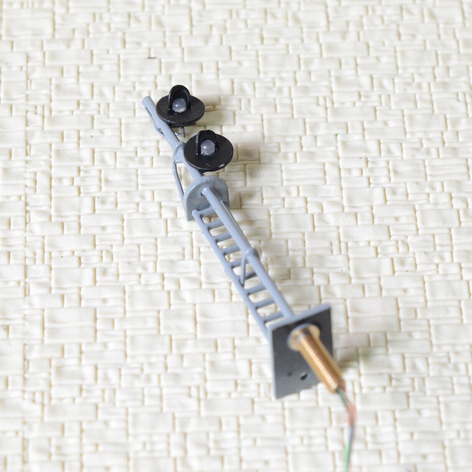 1 x HO scale searchlight block signal model train 2 color LED Red/Green #G2+2