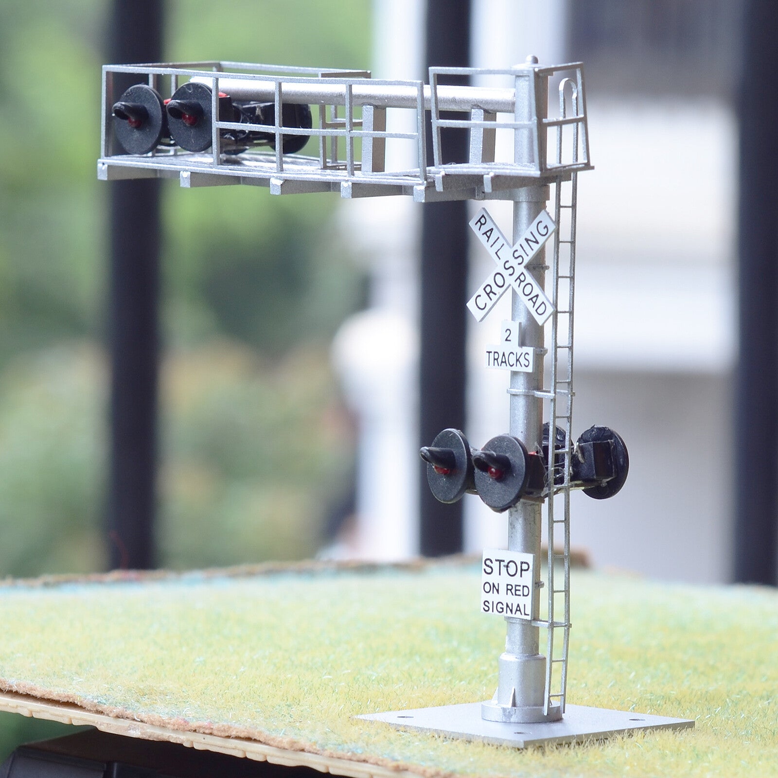 1 x HO scale model railroad cantilever grade crossing signal 2 tracks #C28