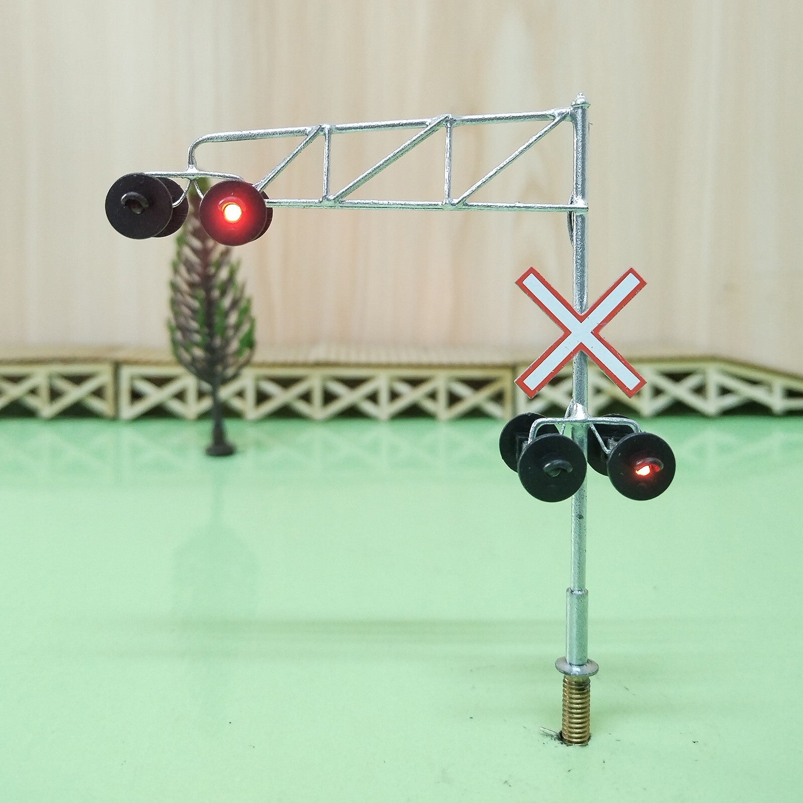 1 x HO scale railroad Canada cantilever grade crossing signal 2 TACKS #CA27