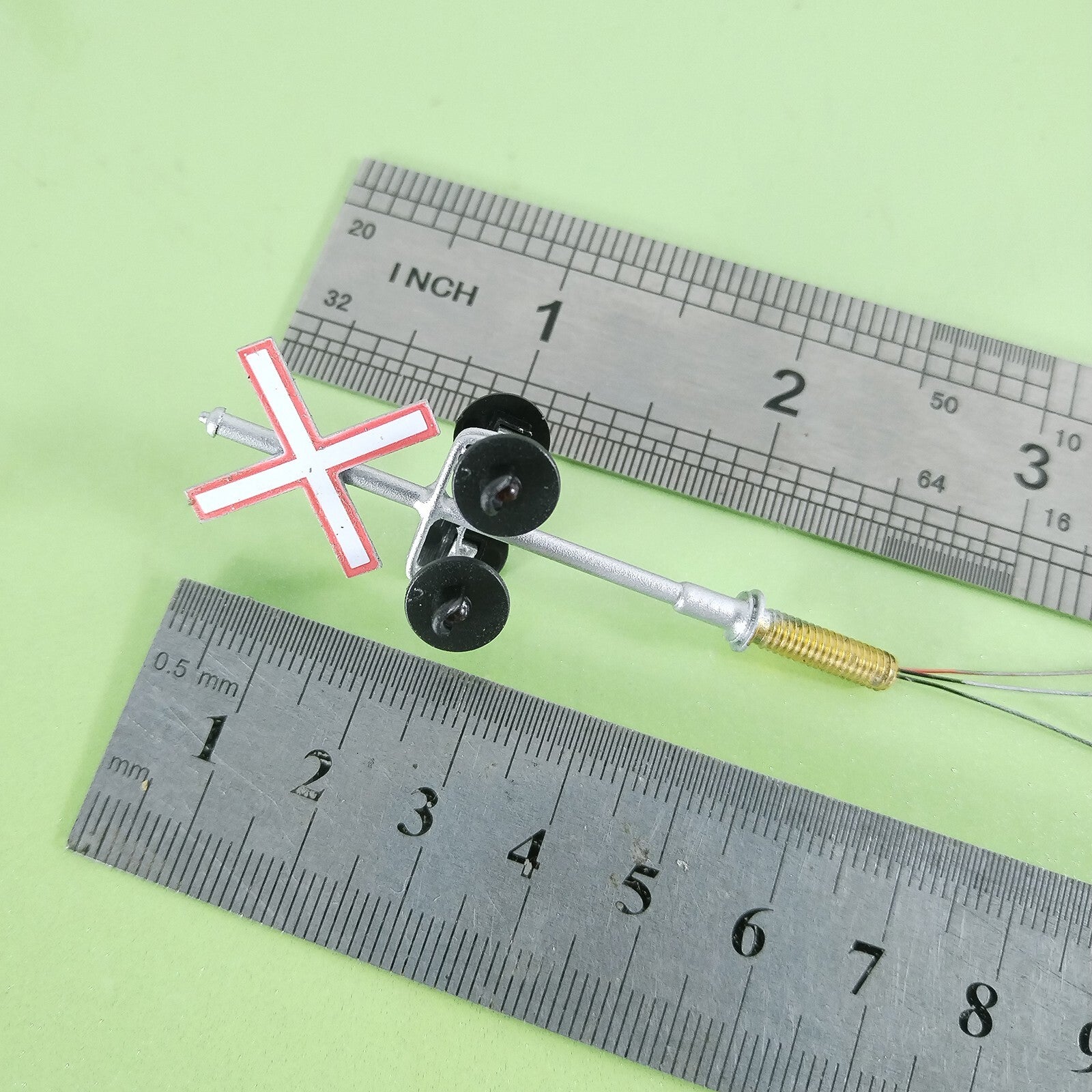 2 x HO scale Canadian railroad grade crossing signals LED made 4 targets #CCS40