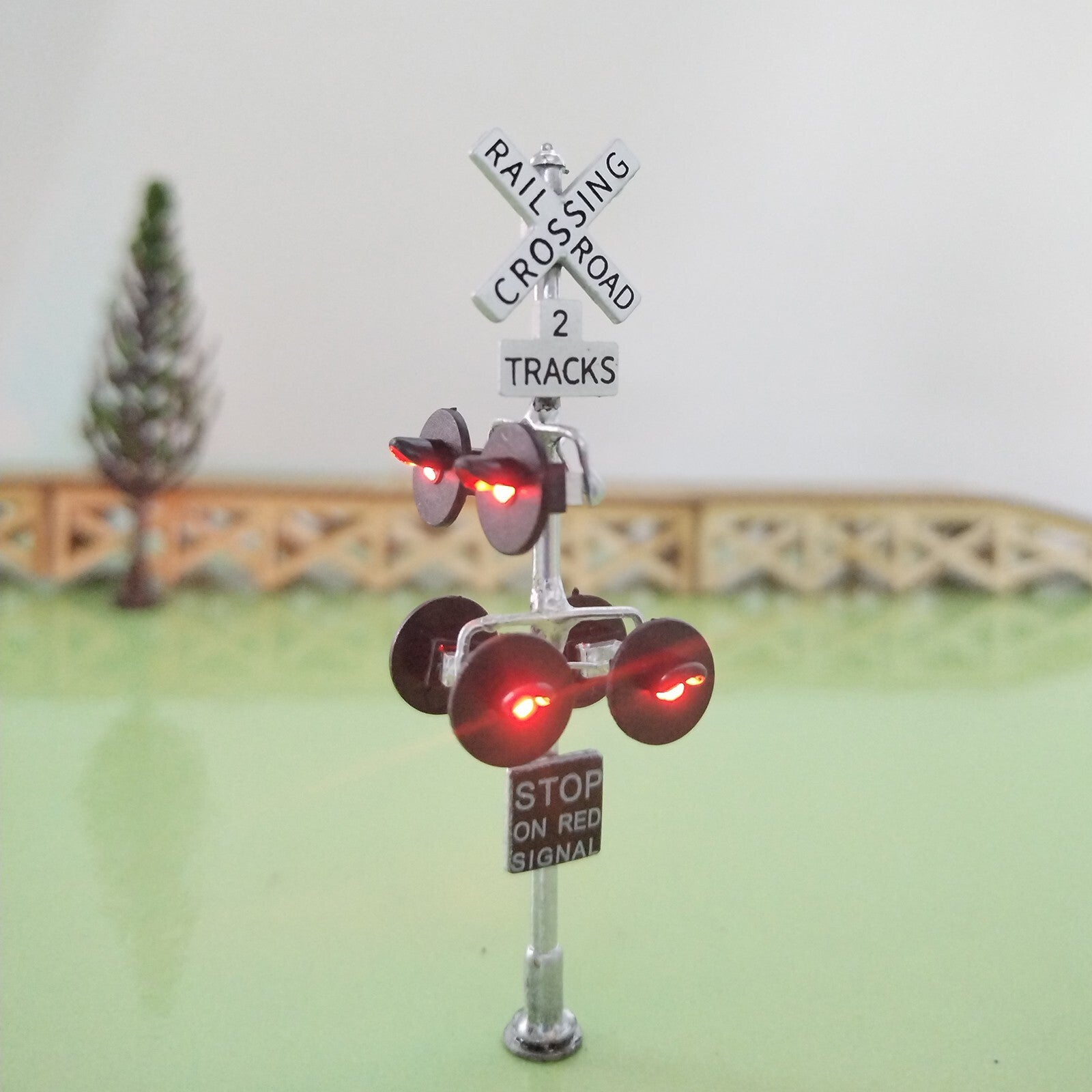 2 x HO scale railroad grade crossing signal with side assistant signal #CWS