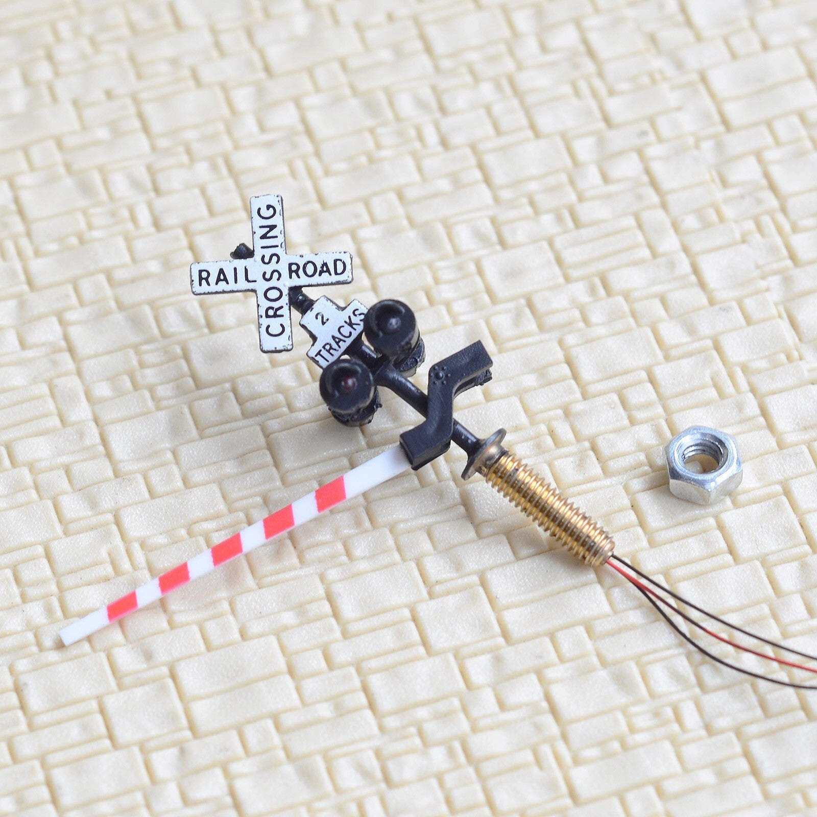 2 x N scale model grade crossing signal gate stop lever 2 track + flasher #NB42