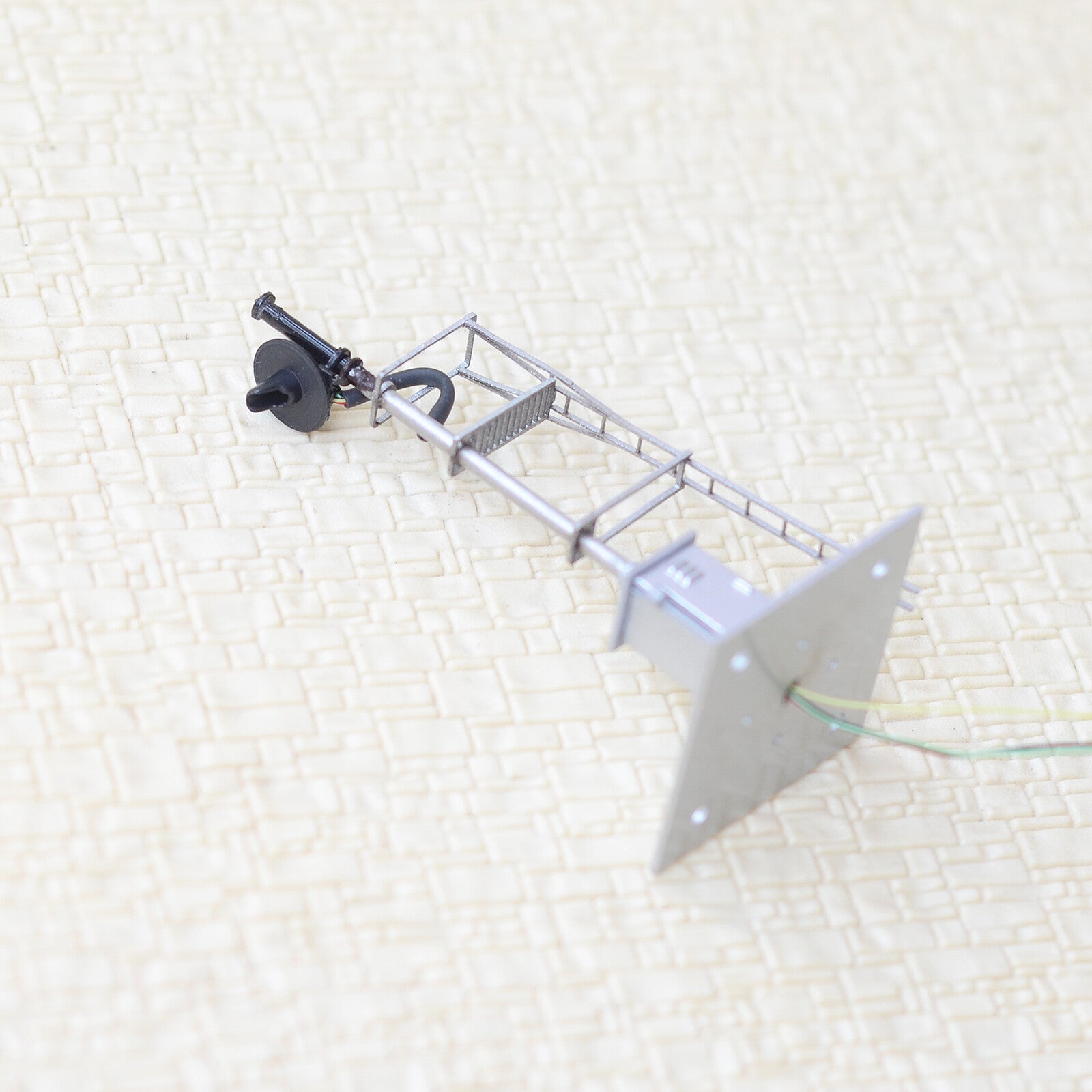 1 x HO scale model railroad tri-lights searchlight signal fine metal cabinet #05