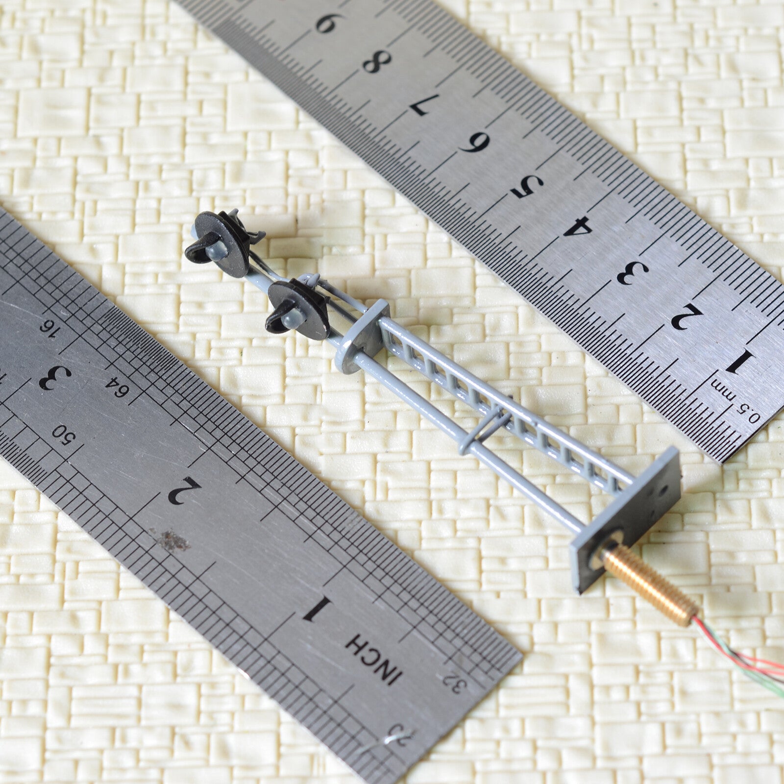 1 x HO scale searchlight block signal model train 2 color LED Red/Green #G2+2