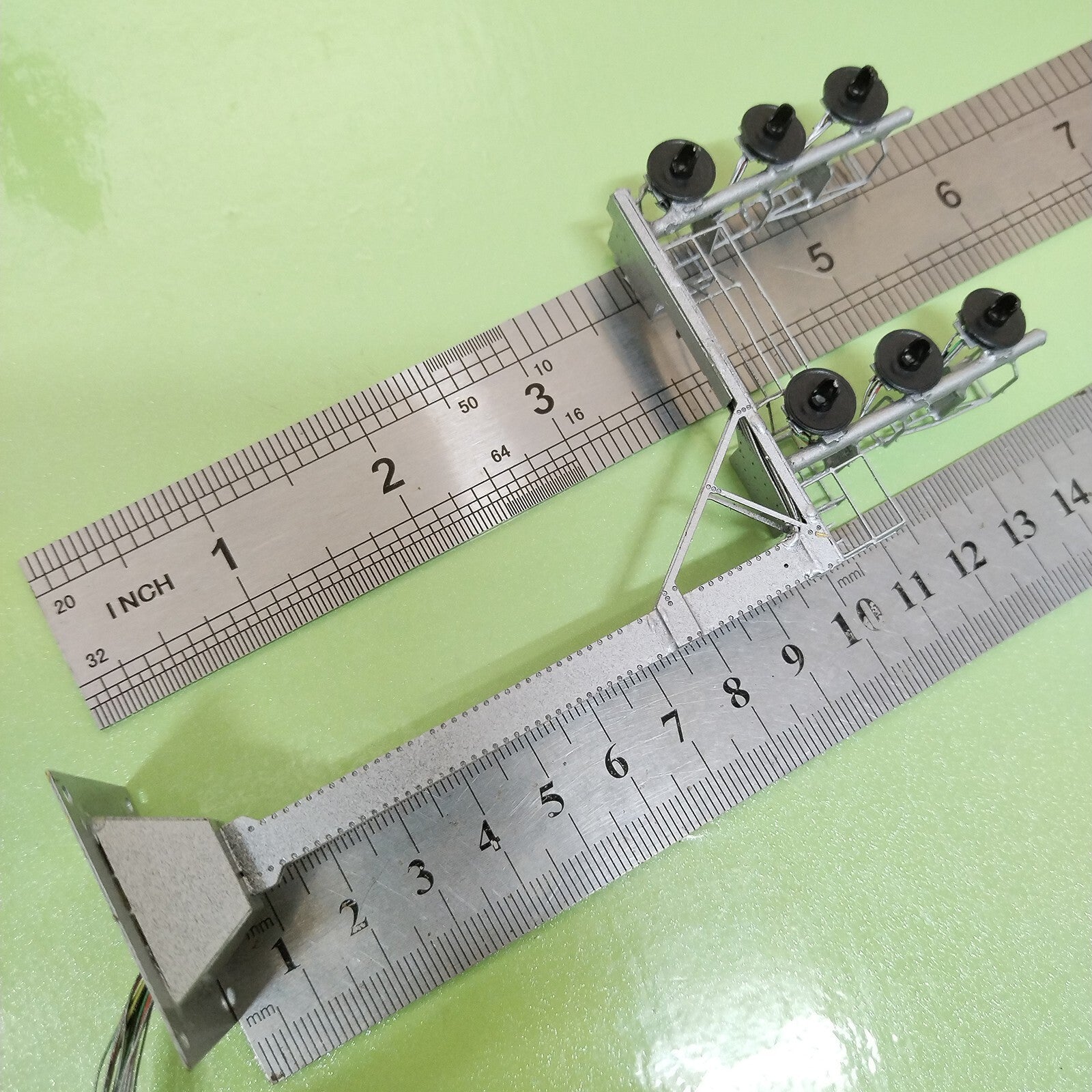 1 x HO scale searchlight cantilever signal tower metal 3-colors 2 tracks #CS33