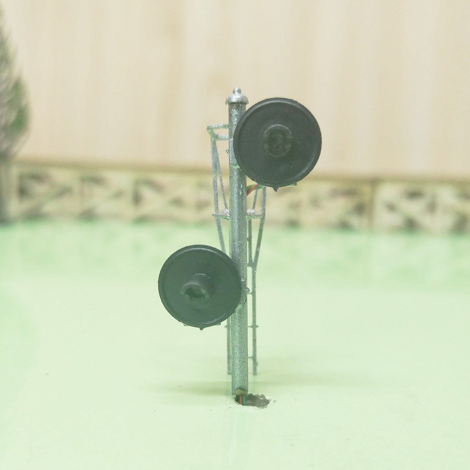 1 x searchlight signal target for cantilever signal bridge making wire #FB22of