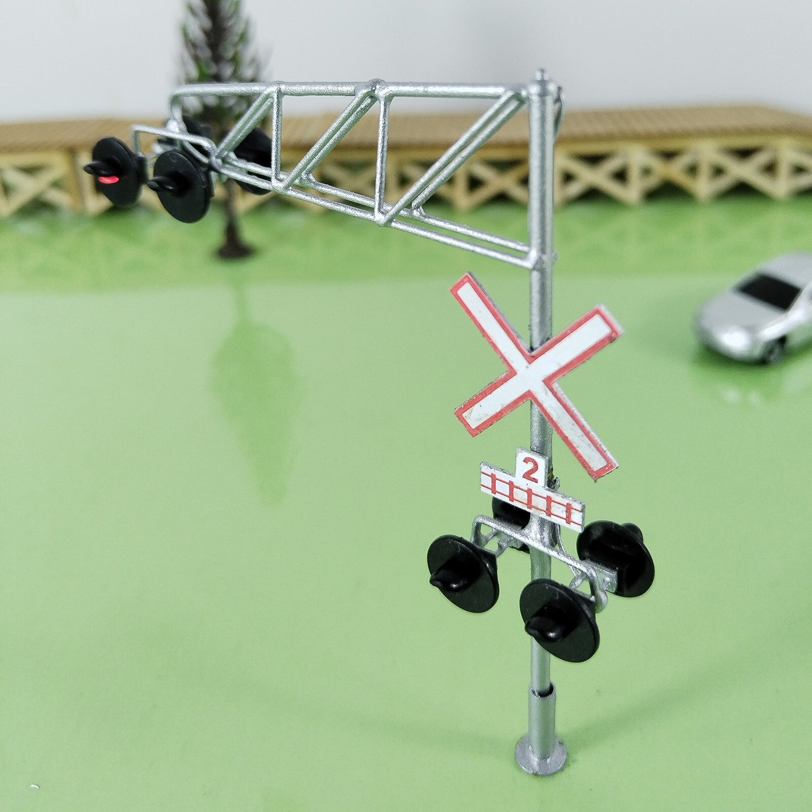 1 x HO scale railroad Canada cantilever grade crossing signal 2 TACKS #CA27