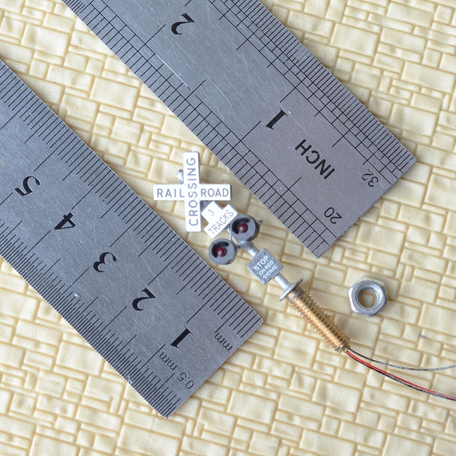 2 x N scale model grade crossing signal light LED made + 1 flasher board #NS23