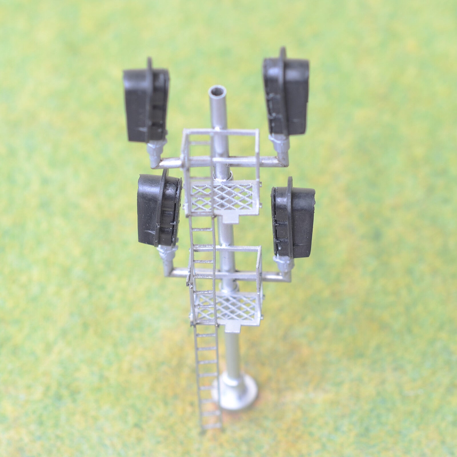 1 x HO scale 3 colors block signal sunshield 4 heads Darth Vader style #P4