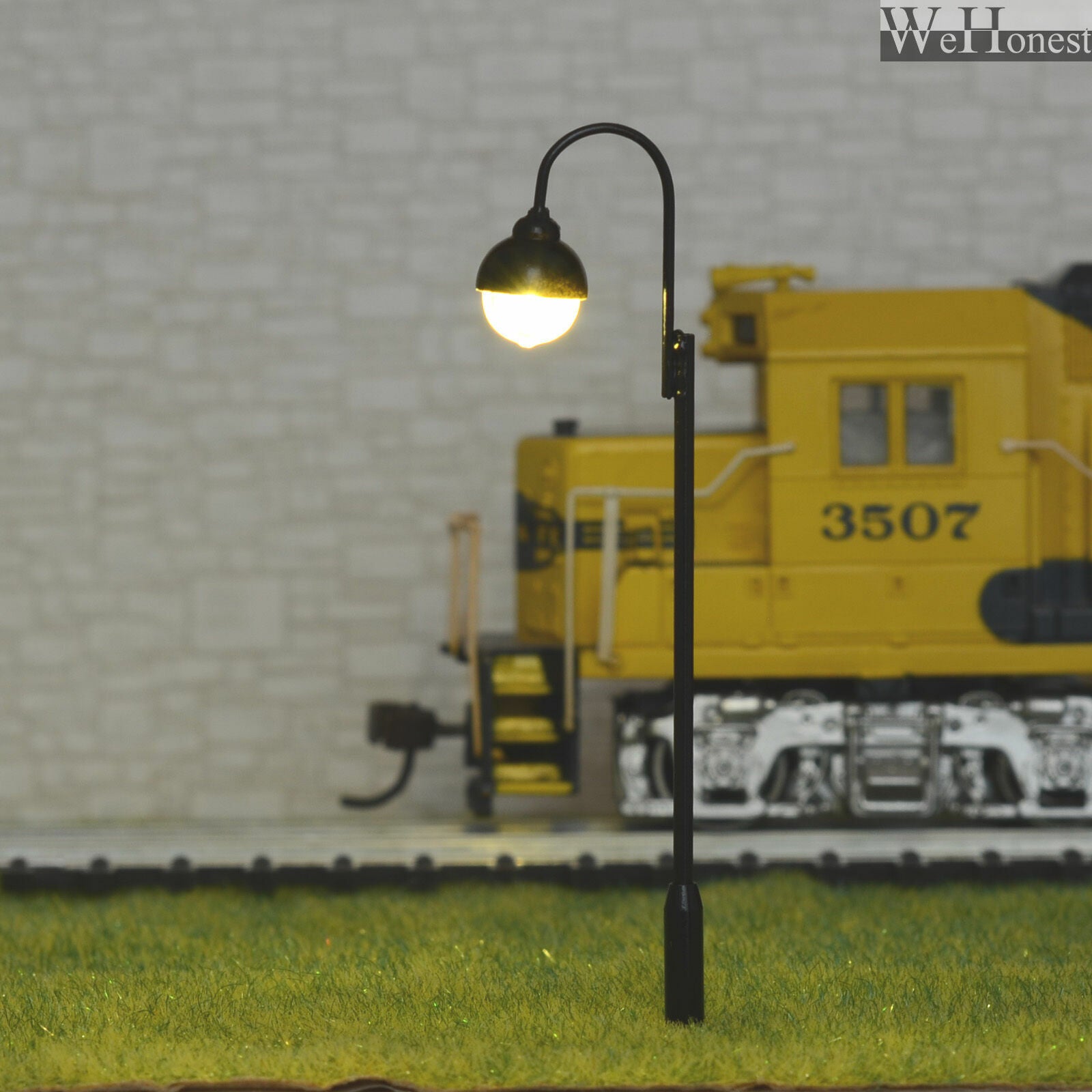 5 x OO / HO scale LED street lights model railroad scene antique lamp post QF07
