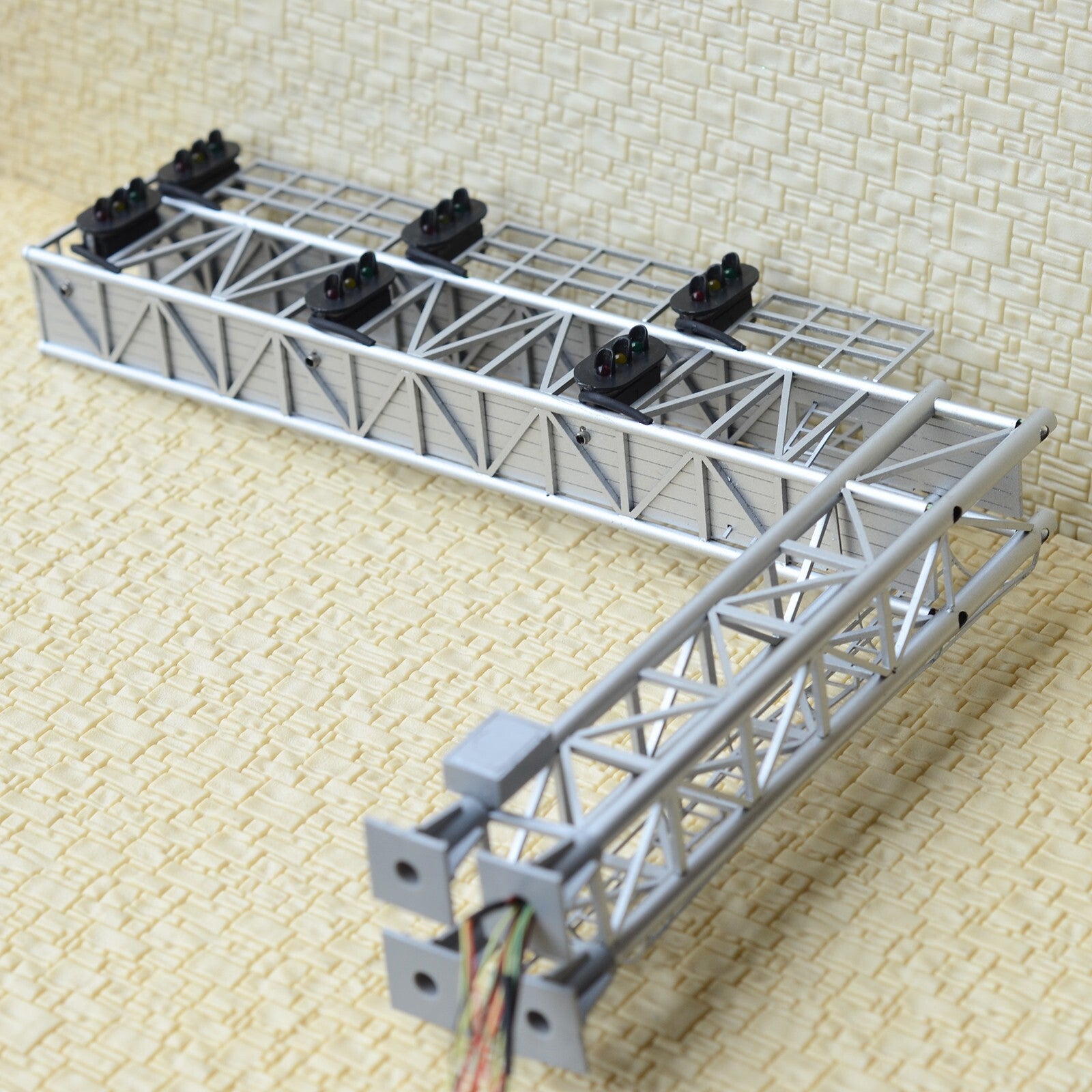 1 x HO scale model 3 colors block cantilever signal bridge 6 aspects steel #CS6B