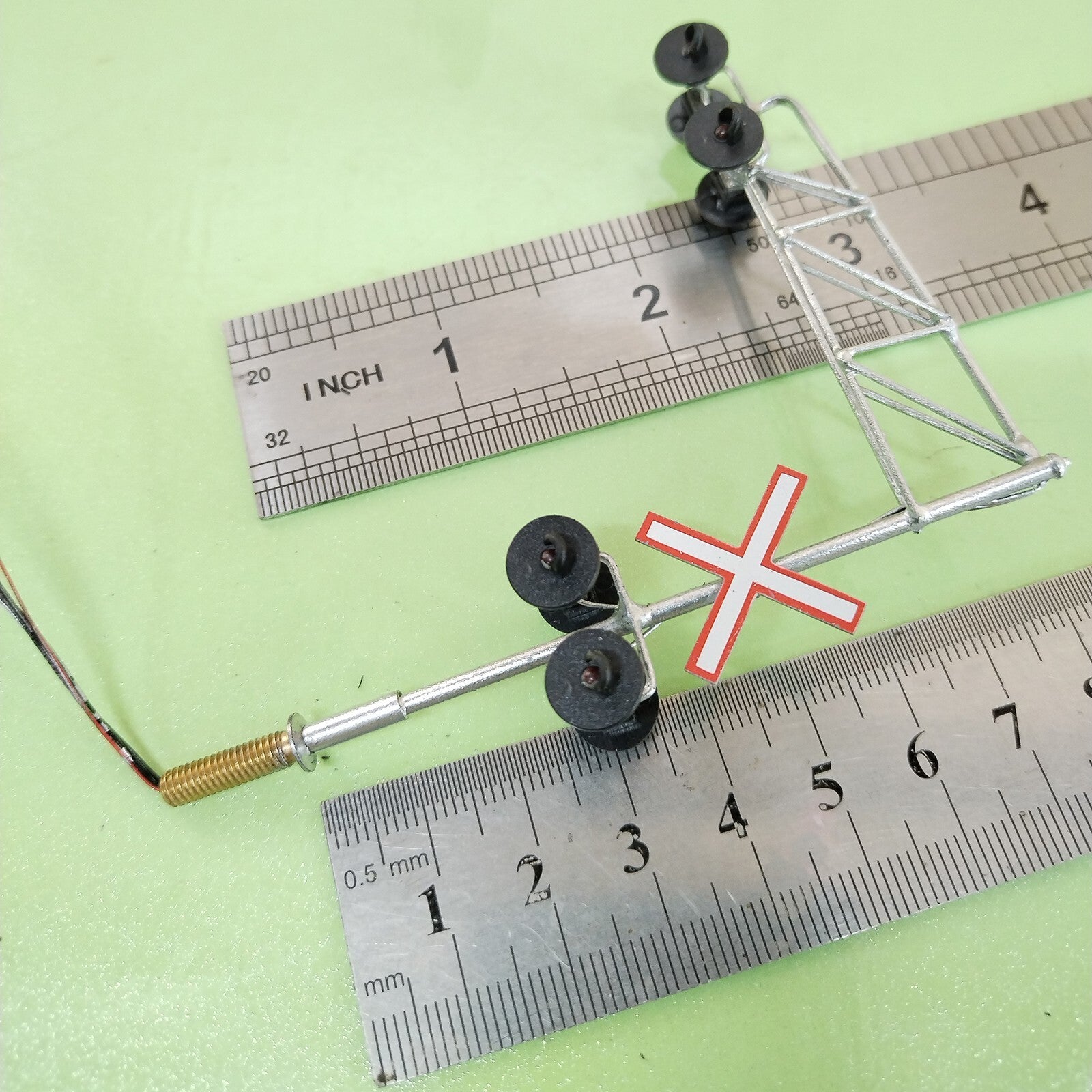 1 x HO scale railroad Canada cantilever grade crossing signal 2 TACKS #CA27