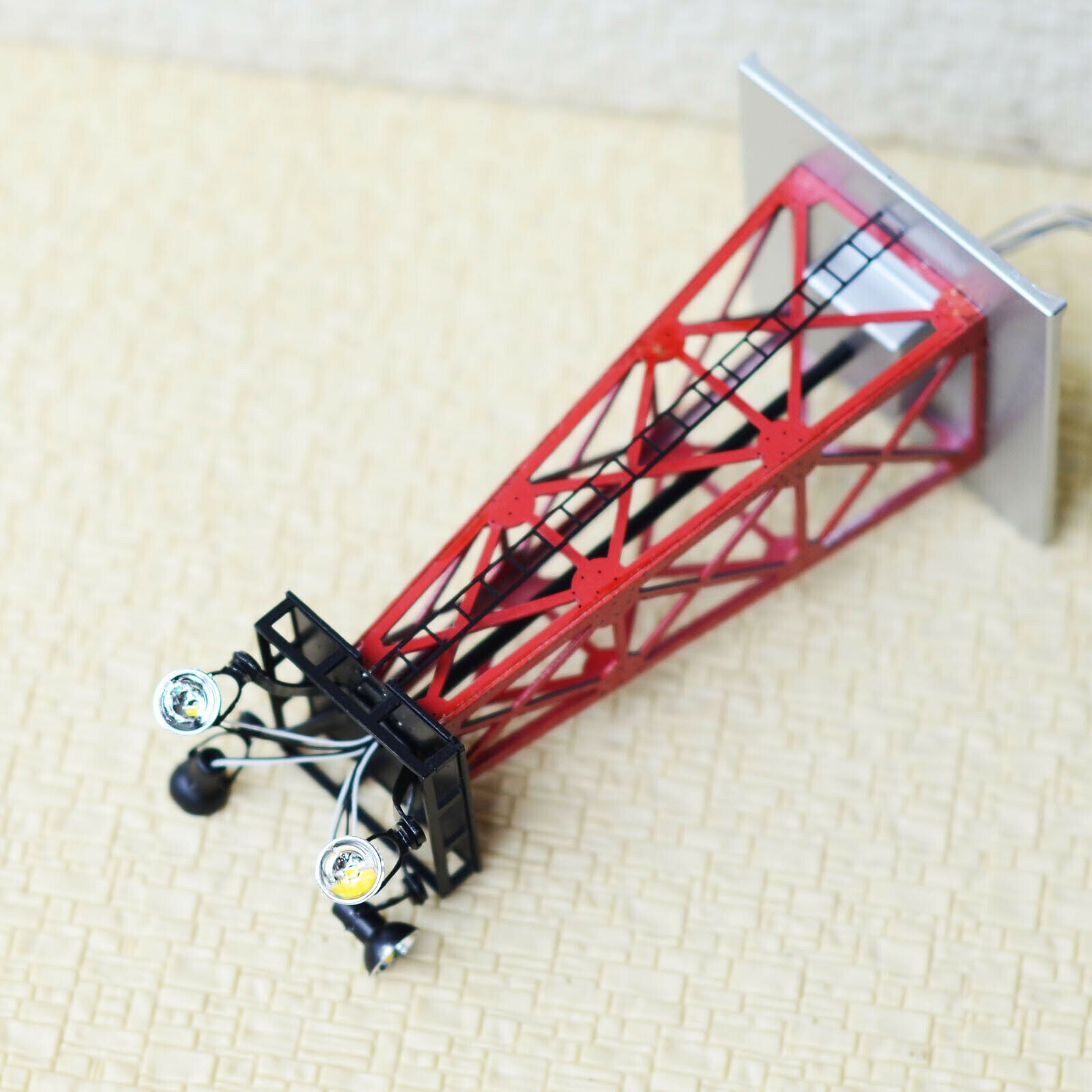 1 x HO tower light LED made yard light spot working assembled metal food #R2