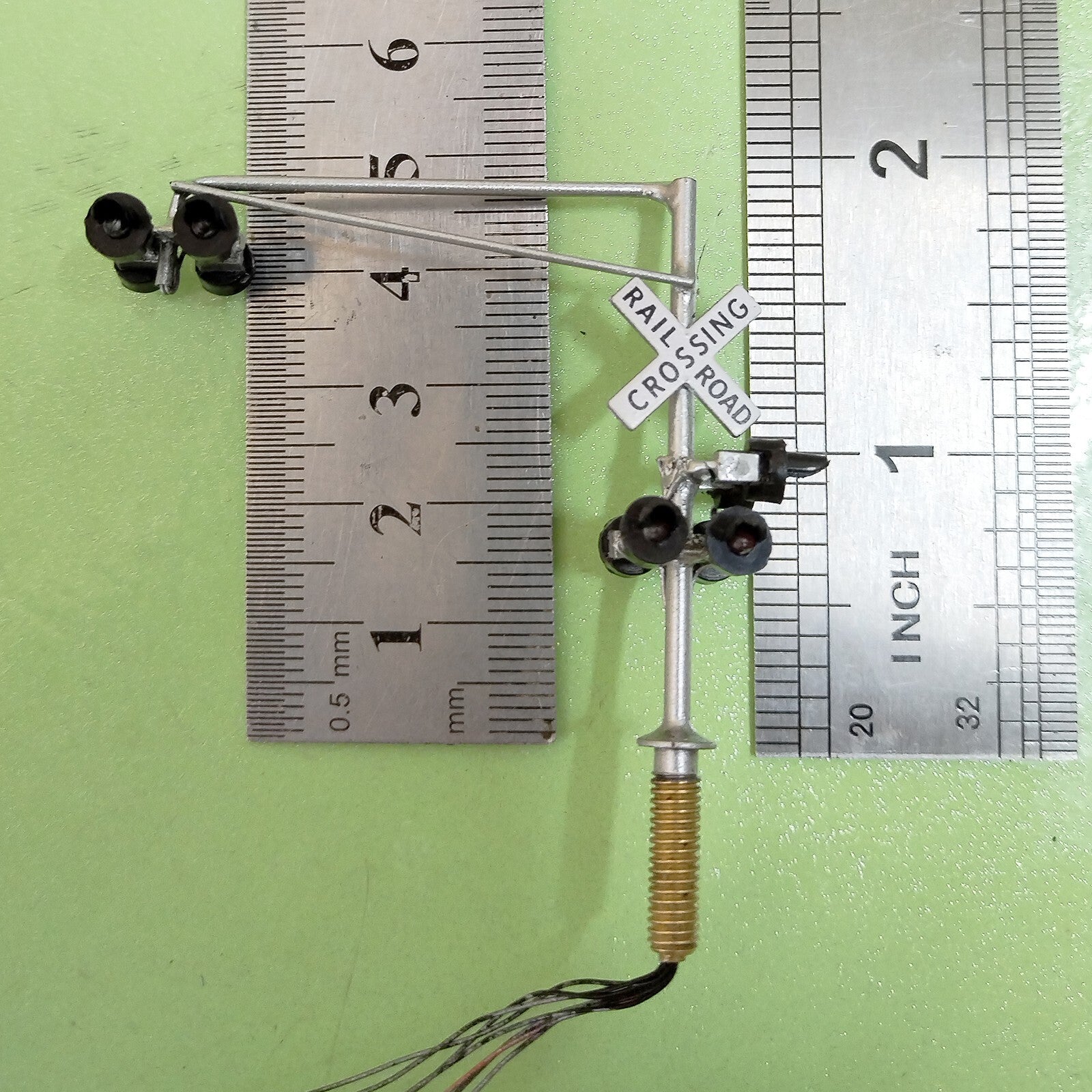 1 x N scale model cantilever grade crossing signal with assistant signal #NC06WA