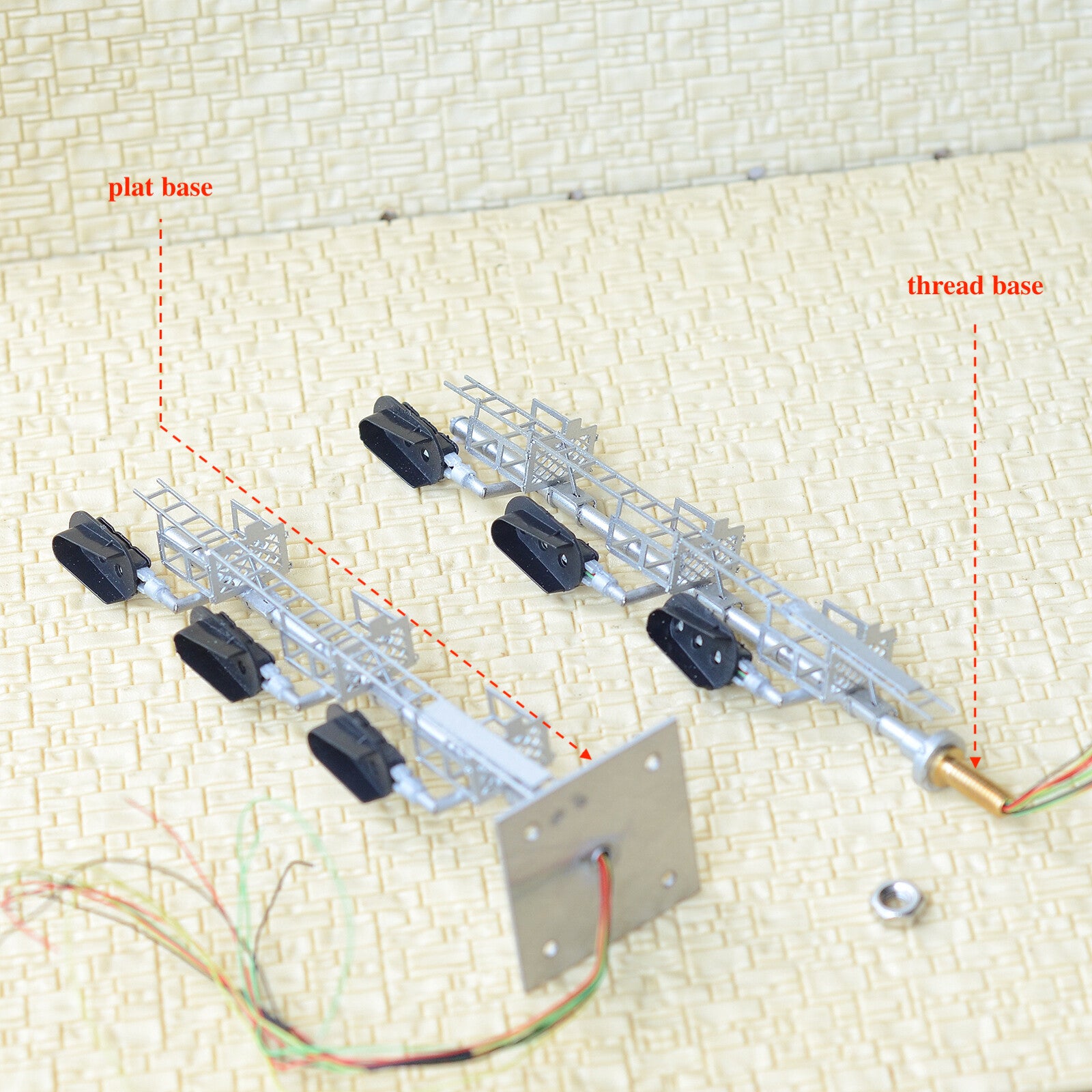 1 x HO scale model 3 colors block signal sunshield 3 heads Darth Vader style #F3