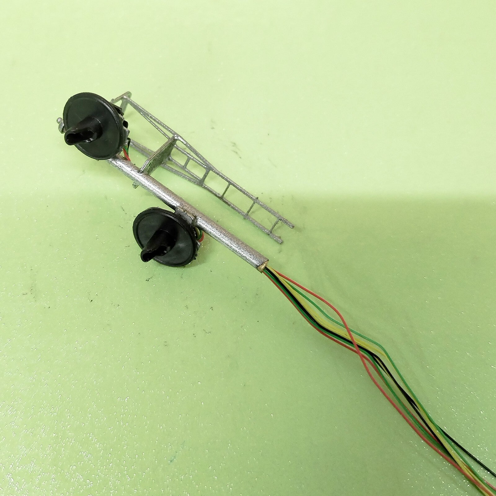 1 x searchlight signal target for cantilever signal bridge making wire #FB22of