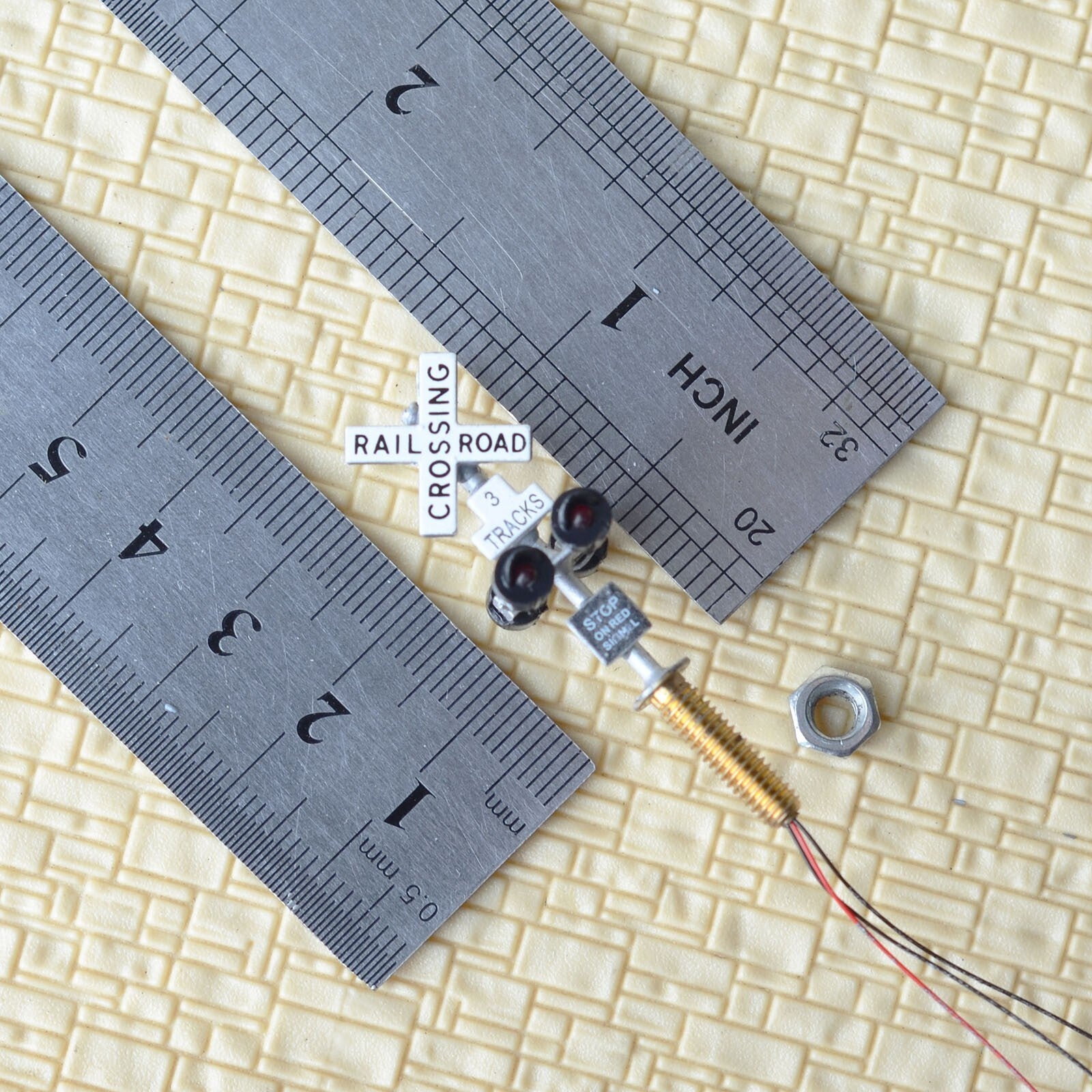 2 x N scale model grade crossing signal light LED made + 1 flasher board #NcS43