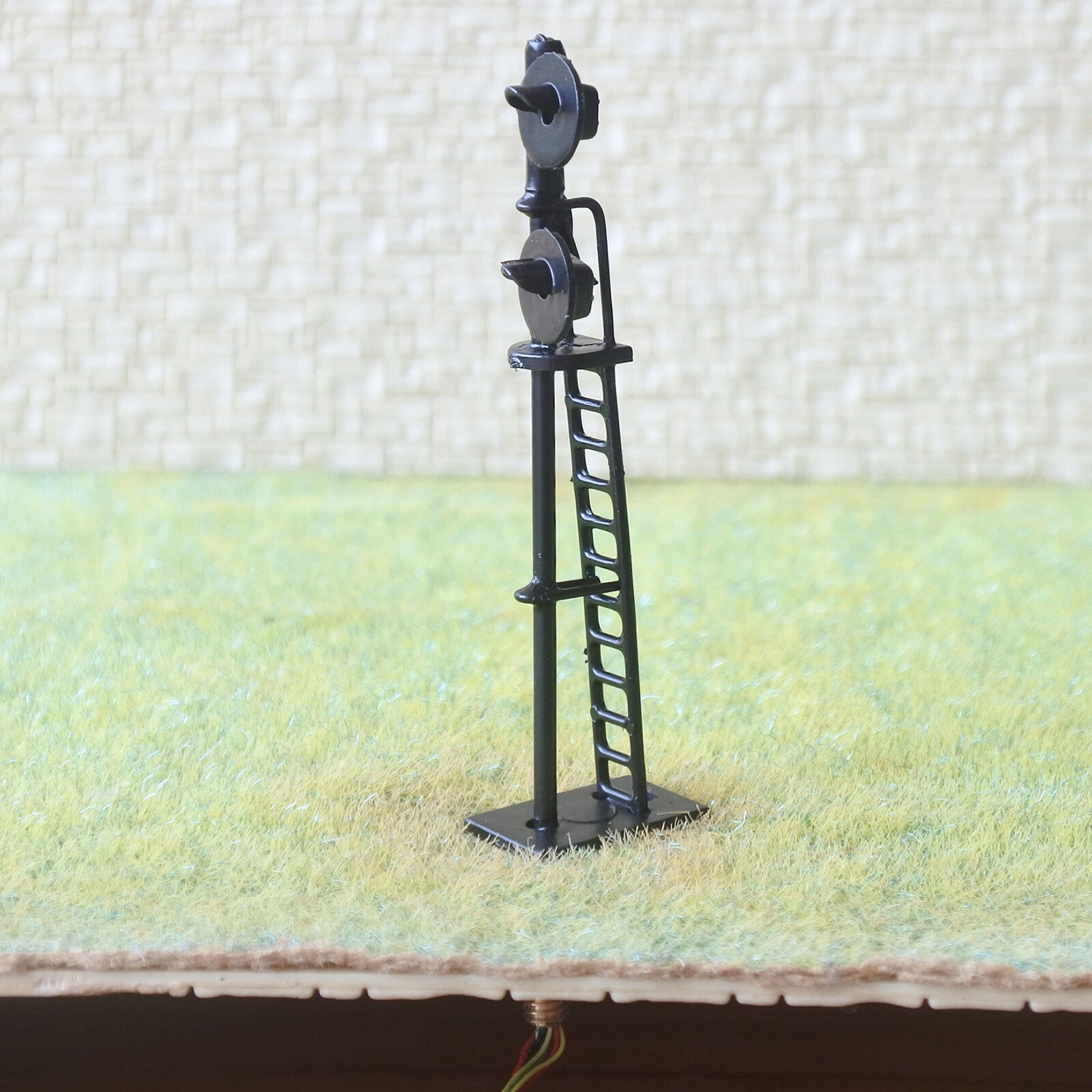 1 x HO scale searchlight interlocking signal block LED tricolor 2 heads black