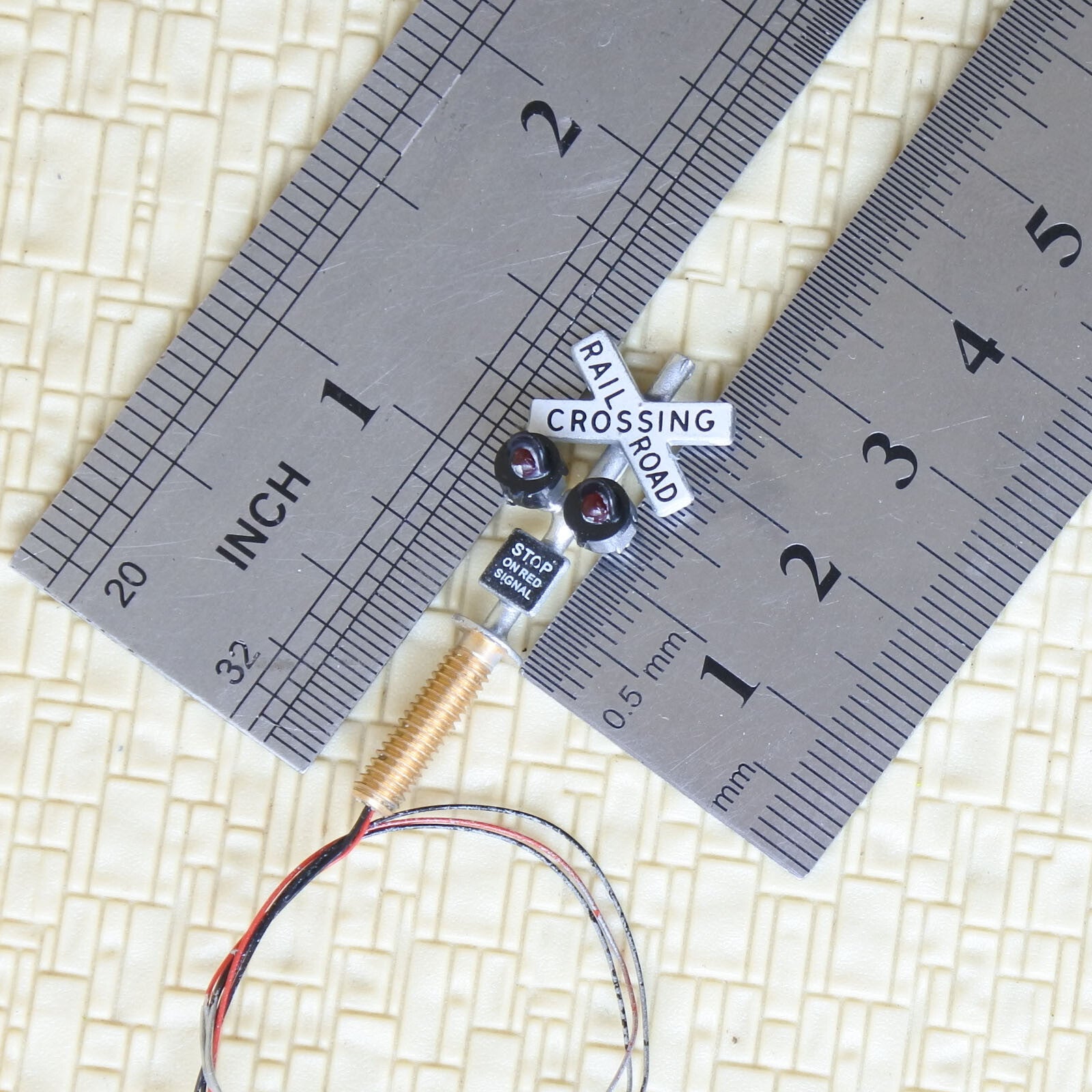 1 x N scale model railroad grade crossing signal light LED made silver #csnSL2X