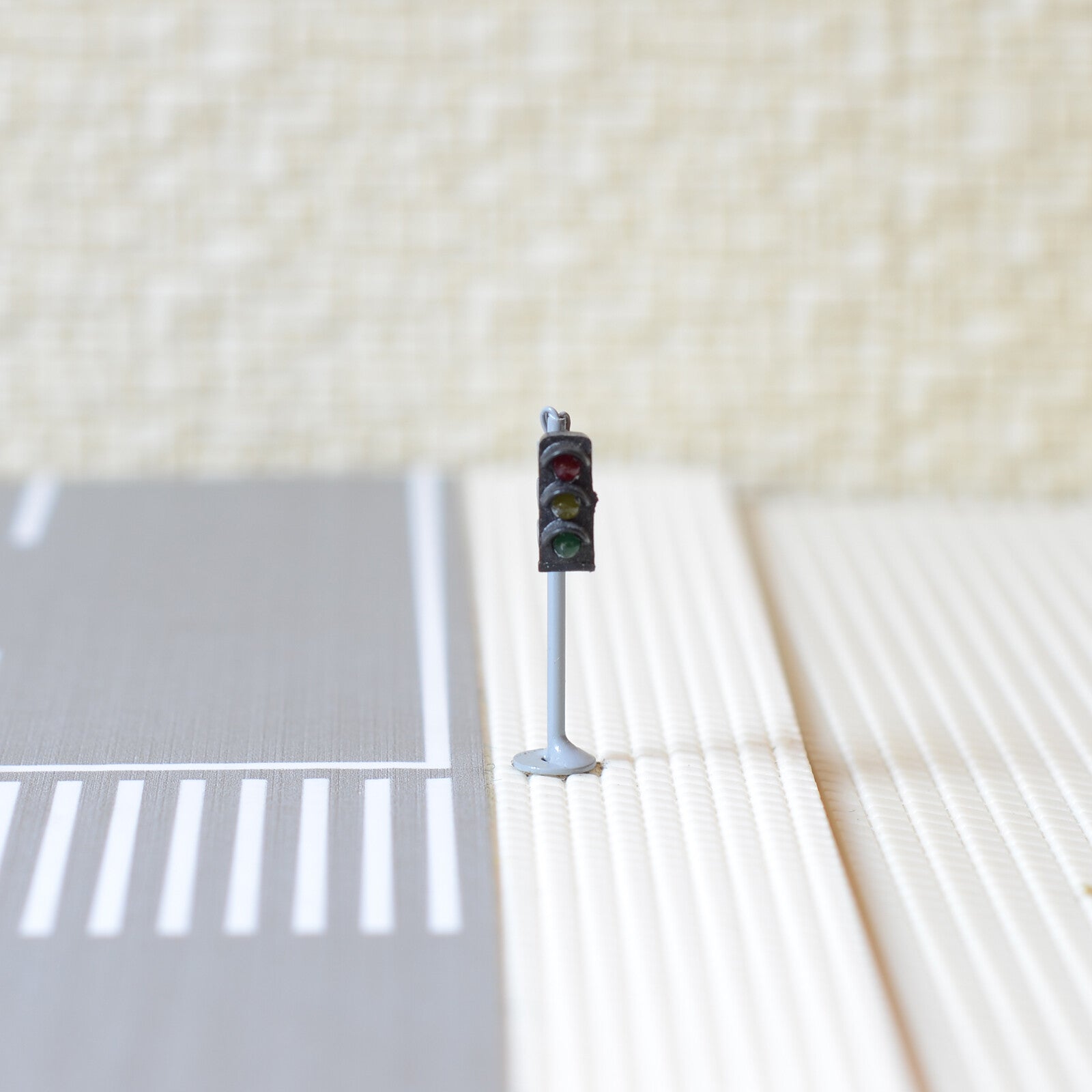 2 x traffic signal light N scale model railroad crossing walk pedestrian #GR3N