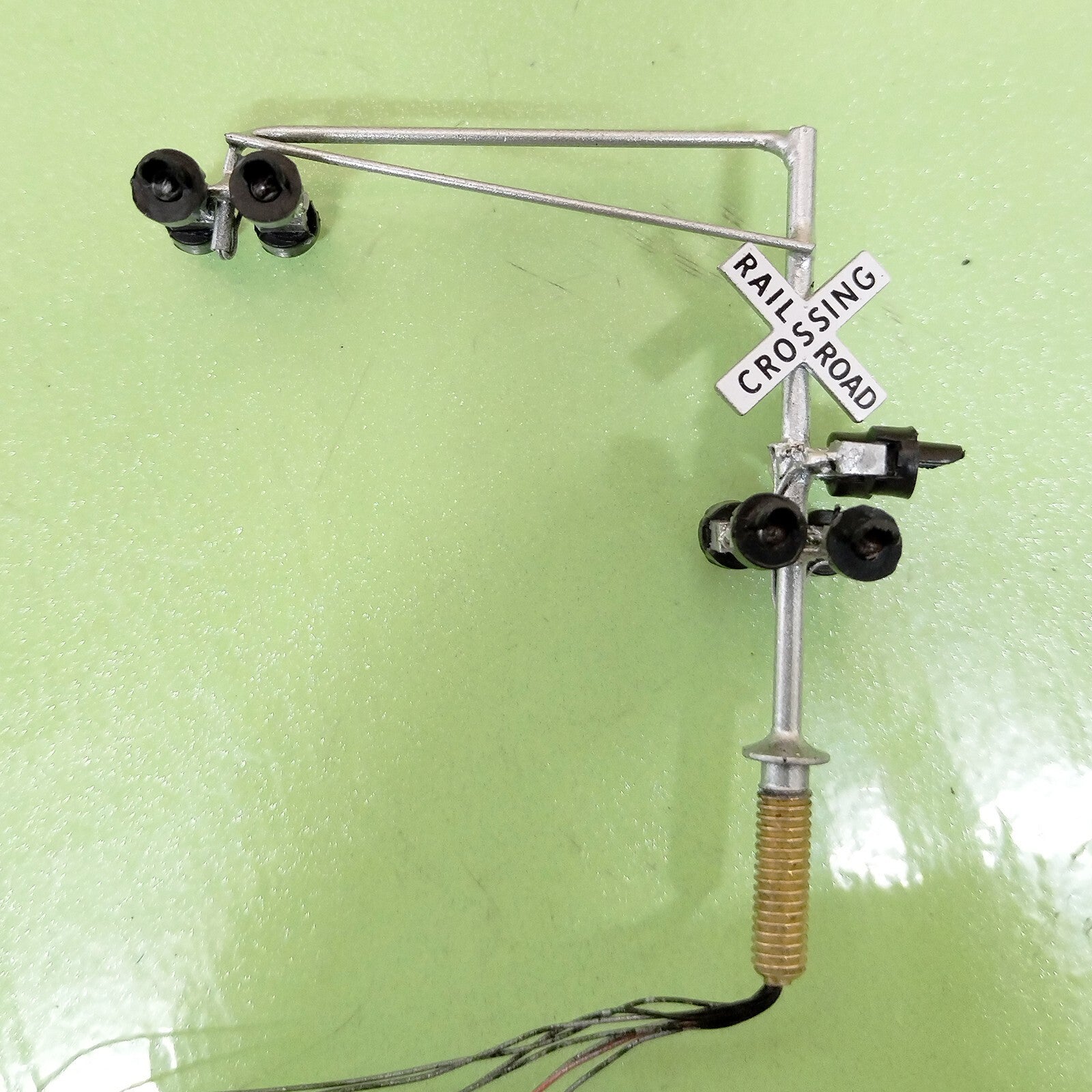 1 x N scale model cantilever grade crossing signal with assistant signal #NC06WA