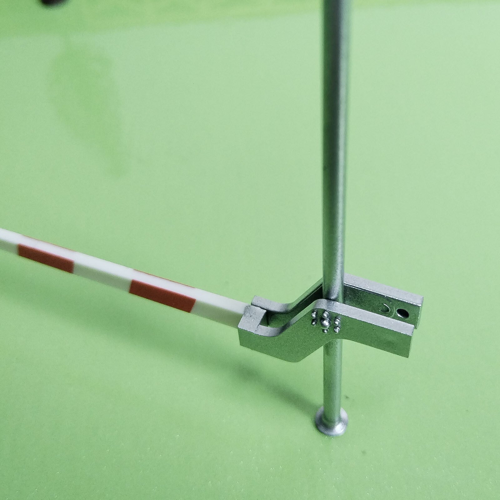 2 x O scale model railroad grade crossing arm gate stop lever sign silver #GT48