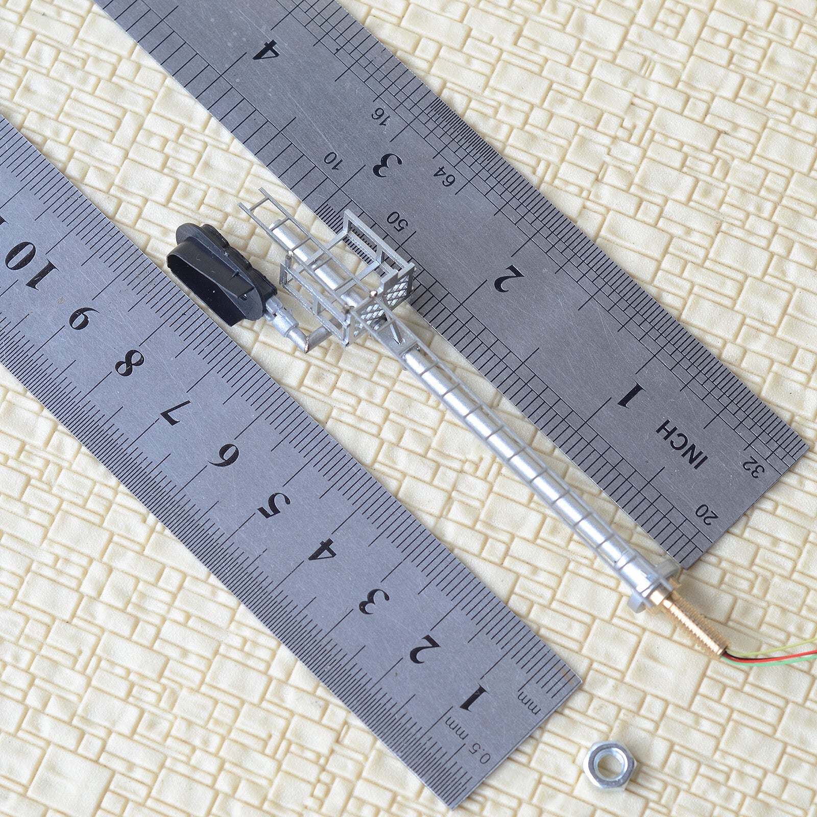 1 x HO scale 3 colors light Darth Vader style block signal distance signal #F1t