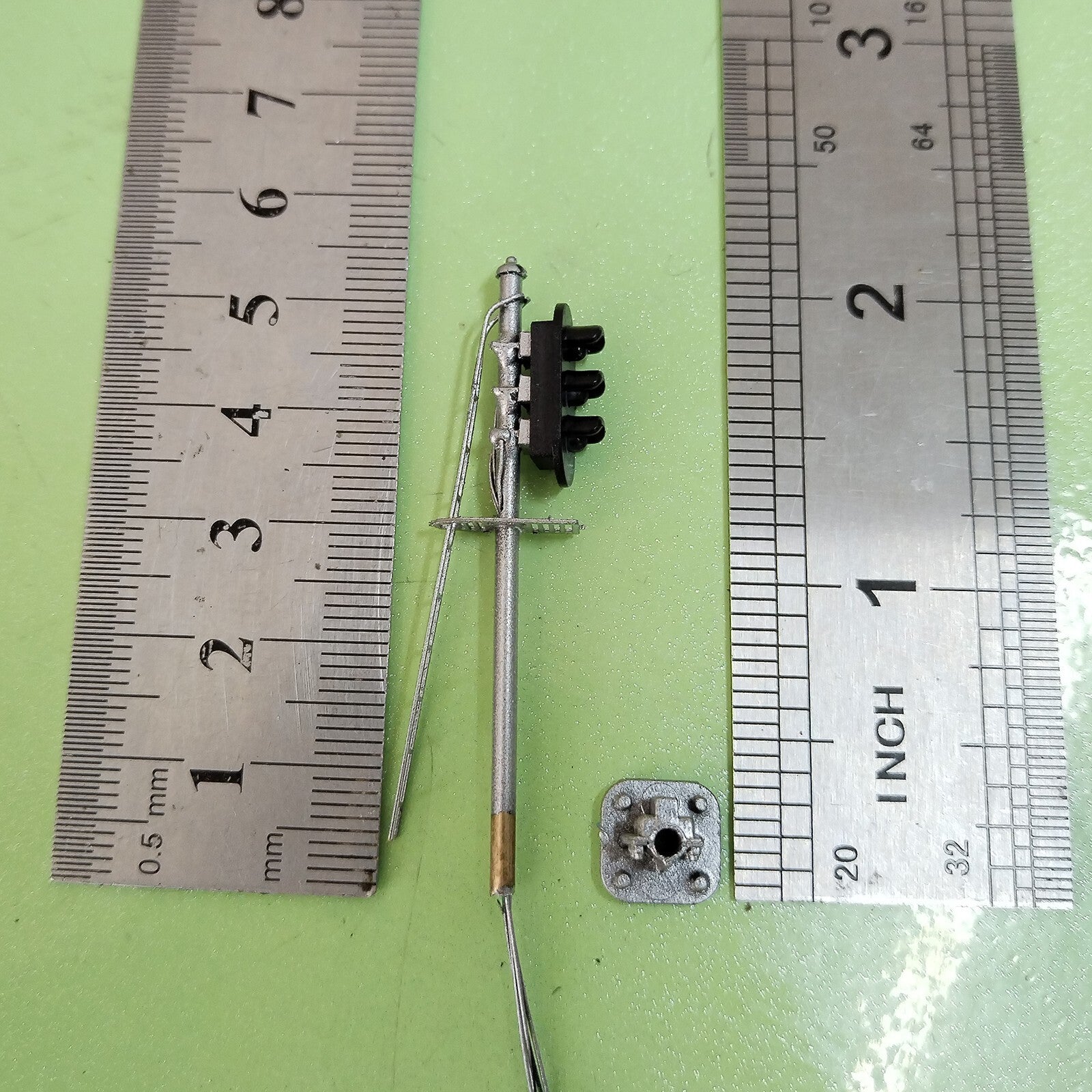1 x black signal target for cantilever signal bridge making 3 aspects #FB03