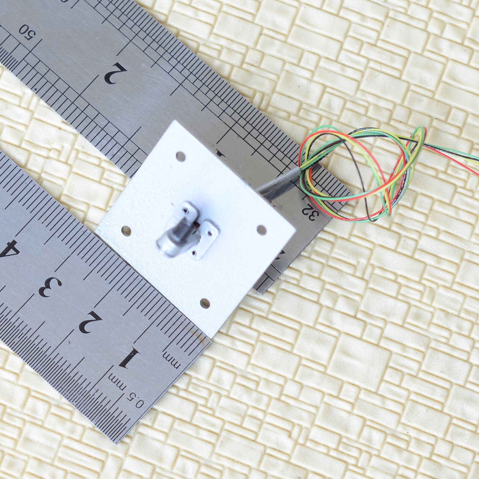 1 x HO scale railroad tri-color dwarf searchlight ground signal with stand #G1WS