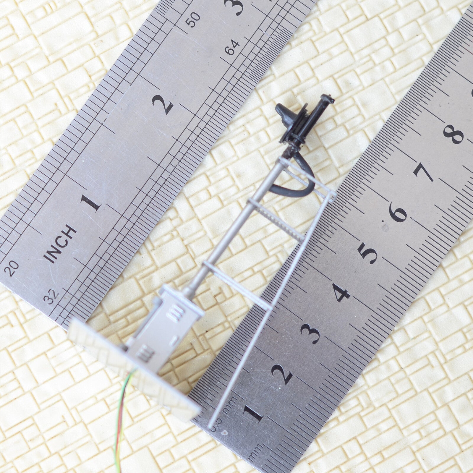 1 x HO scale model railroad tri-lights searchlight signal fine metal cabinet #05