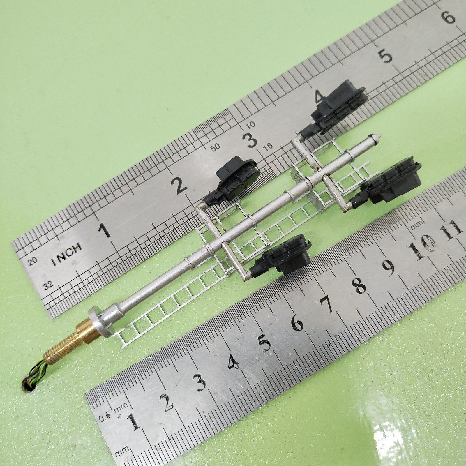 1 x HO scale 3 colors block signal sunshield 4 heads Darth Vader style #U33D22GY