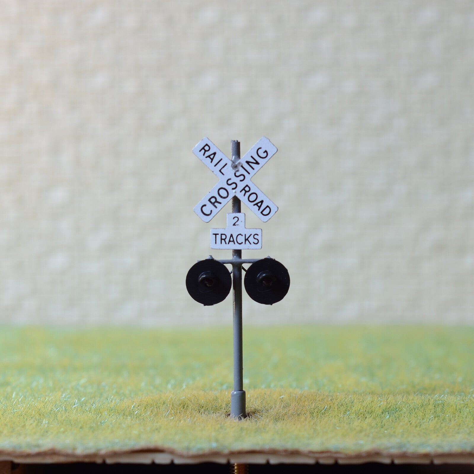 1 x HO scale railroad grade crossing signals 2 tracks sign LED made gray