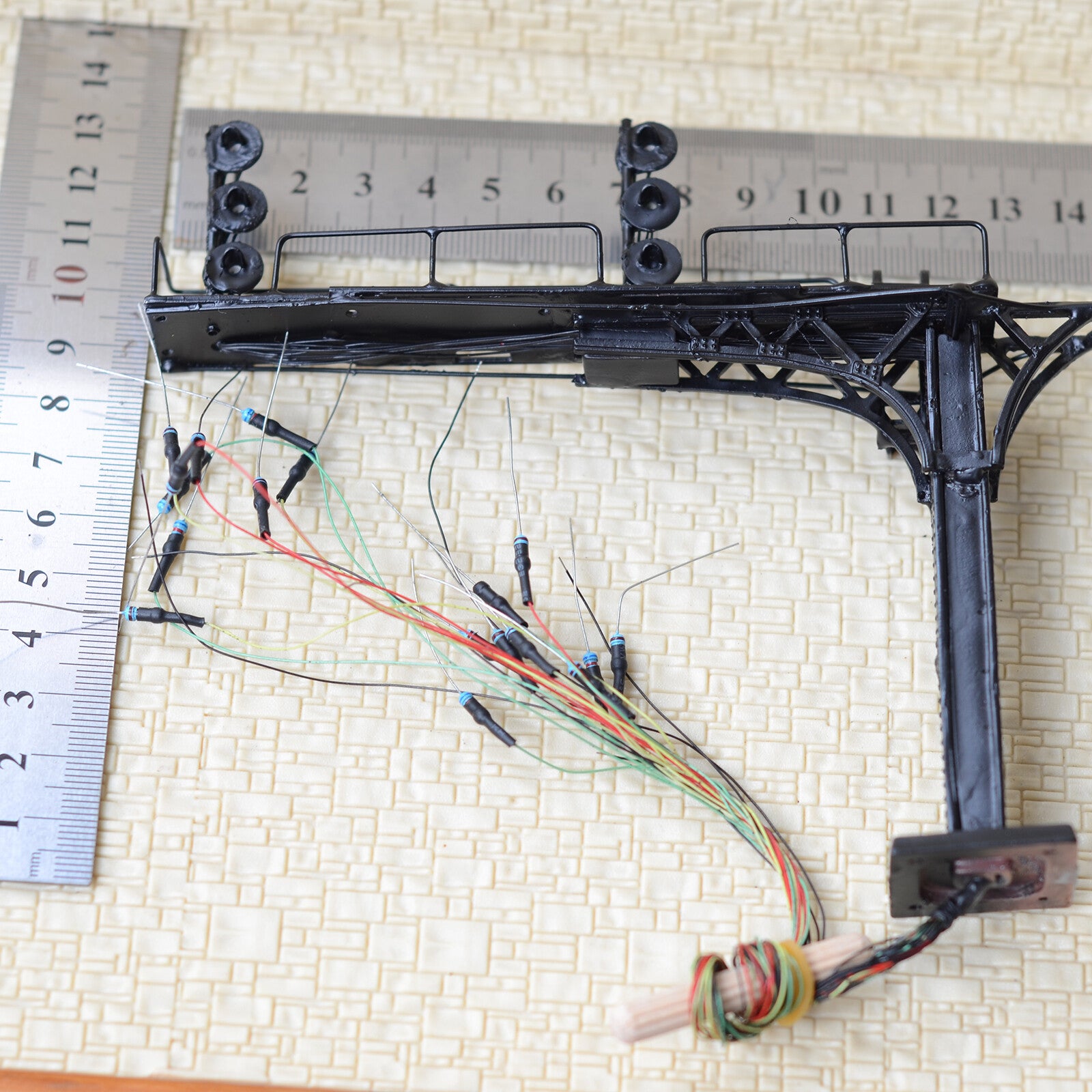 1 x HO OO block searchlight cantilever signal bridge tricolor 2 track tower #B33