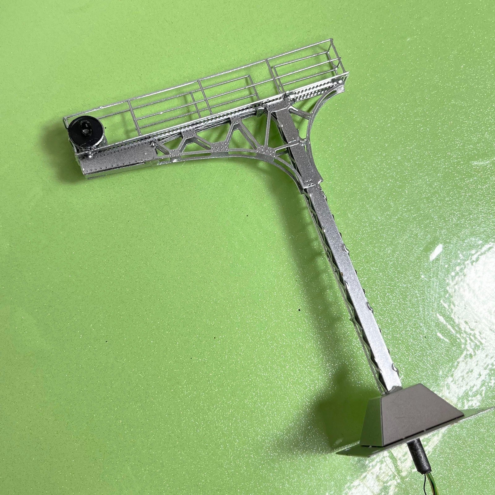 1 x HO scale cantilever LED searchlight signal 2 targets 3-colors metal #SKcs22
