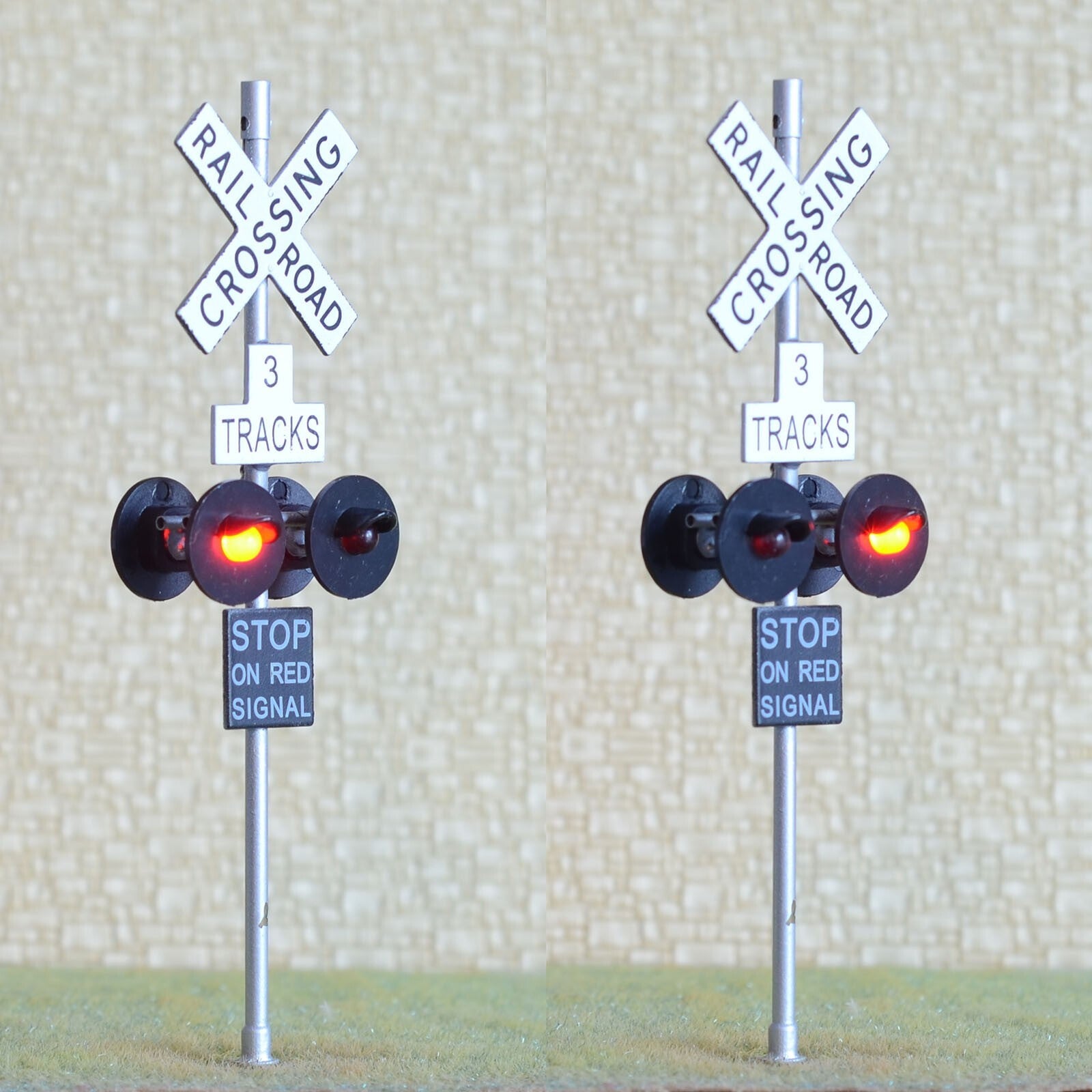 2 x O scale railroad crossing signals 4 heads + 1 circuit board flasher #3TS4