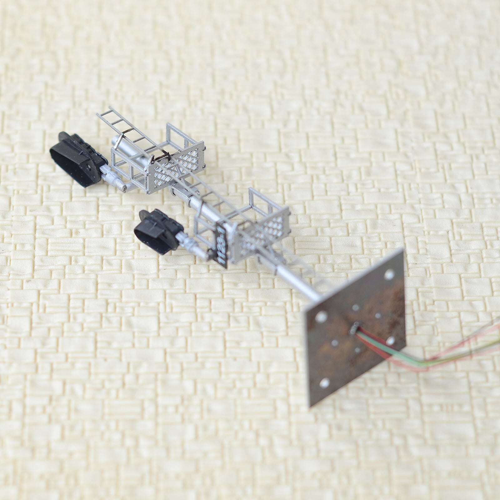 1 x HO scale model 3/2 colors block signal full sunshield metal 2 targets #U3D2