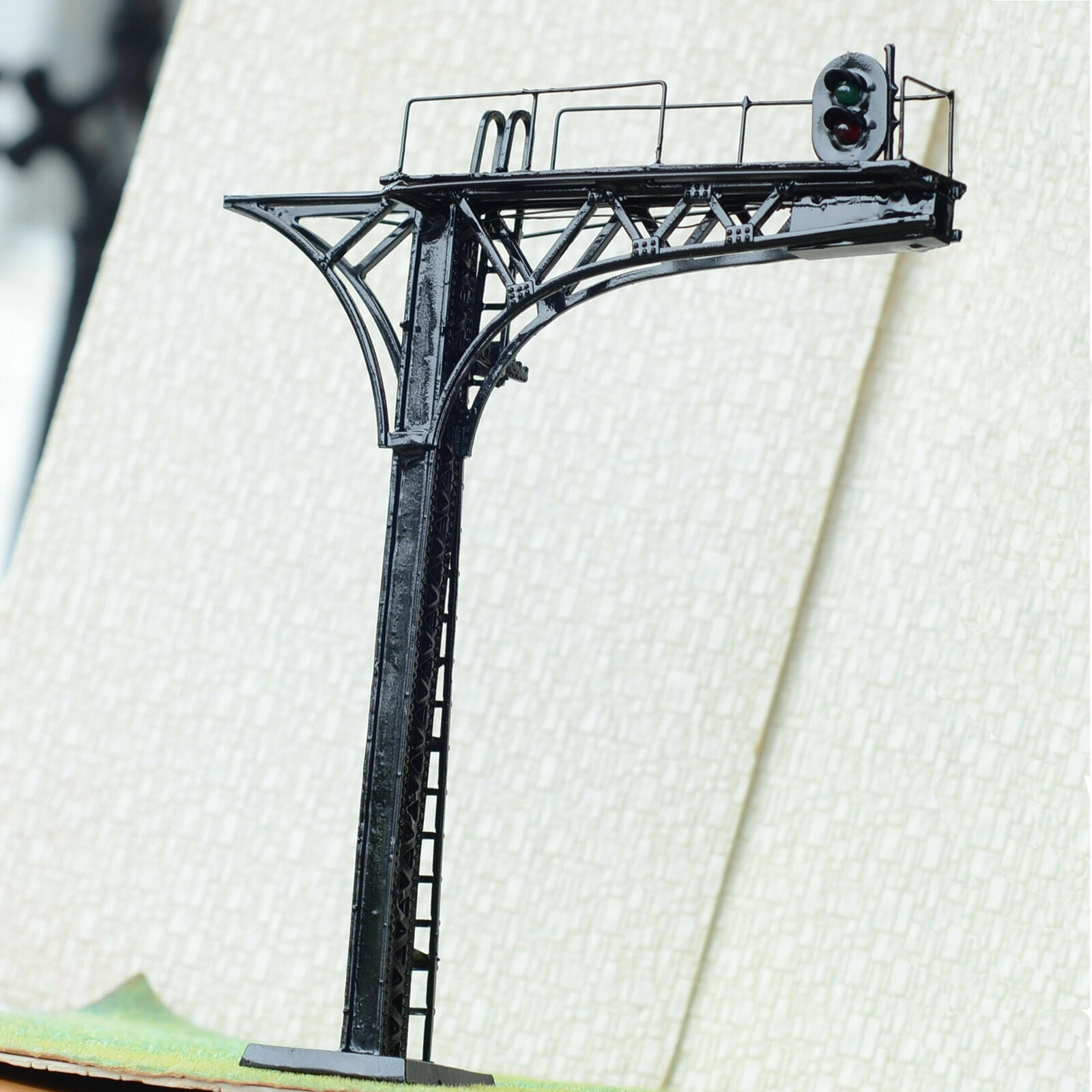 1 x O scale 1:48 cantilever block signal tower wired LEDs 2 aspects 12V black #L