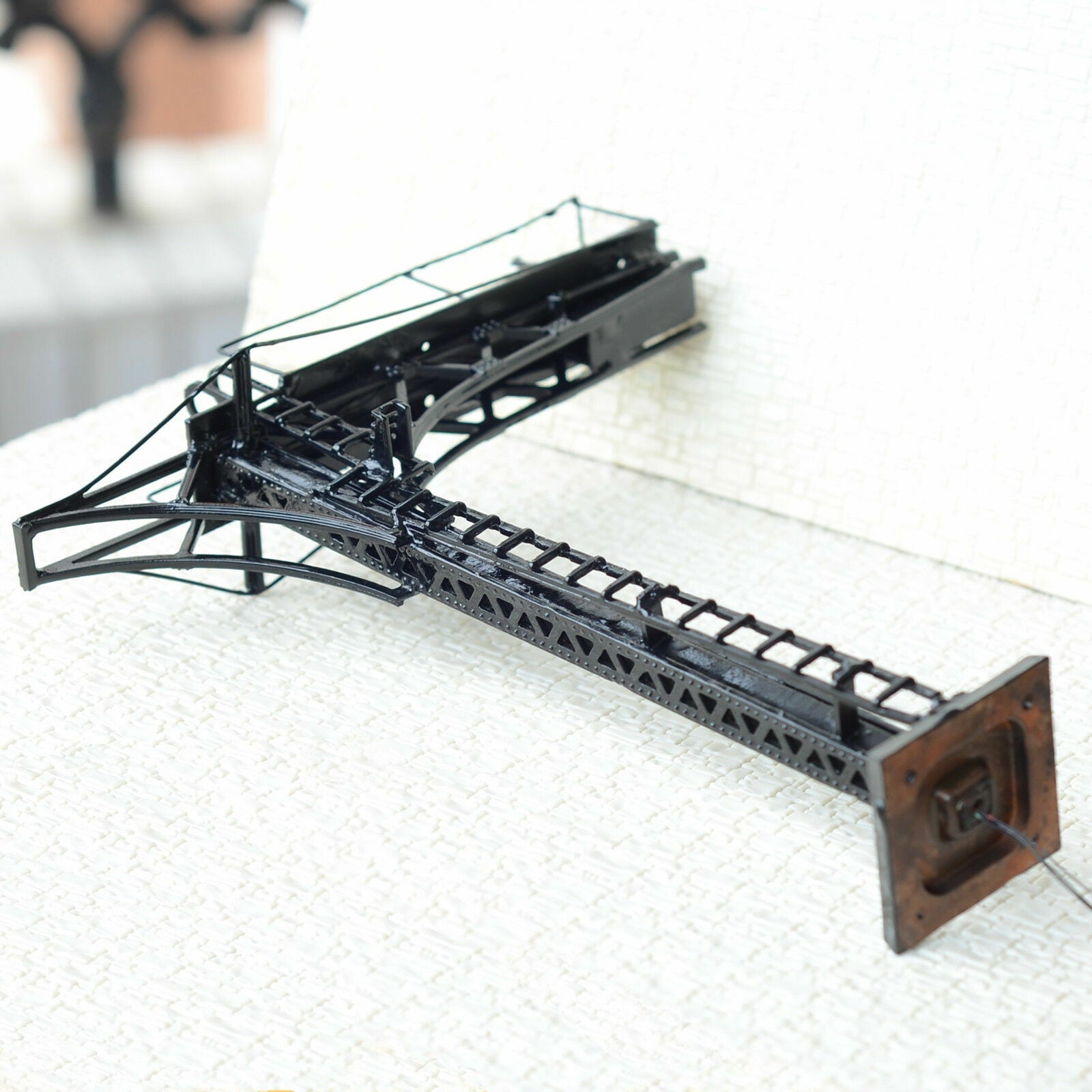 1 x O scale 1:48 cantilever block signal bridge wired LEDs 2 aspects 12V black