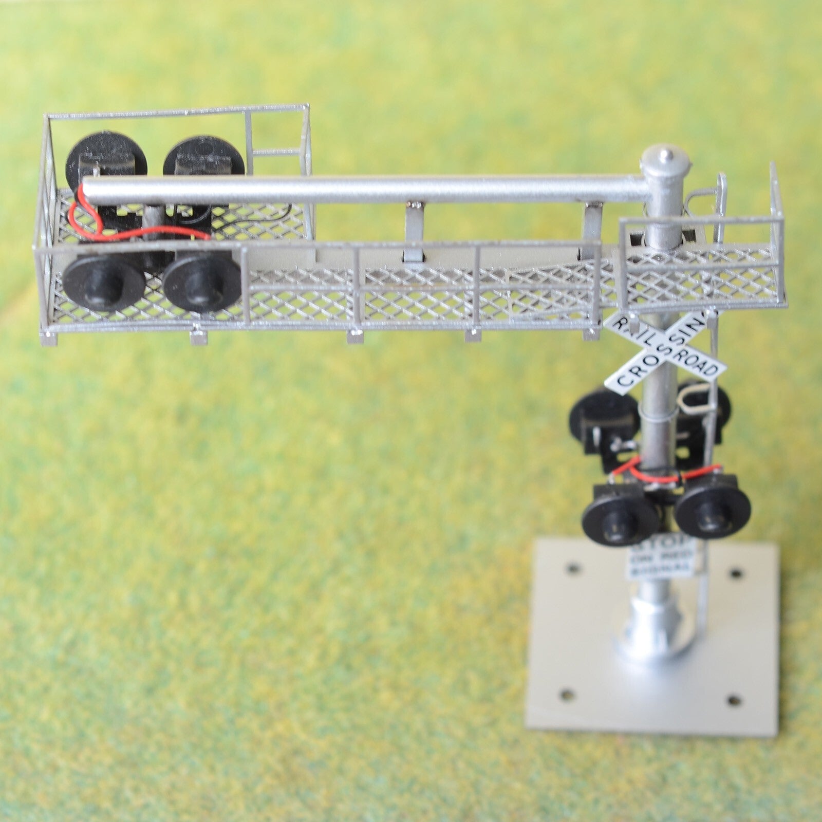 1 x HO scale model railroad cantilever grade crossing signal no track sign #C08