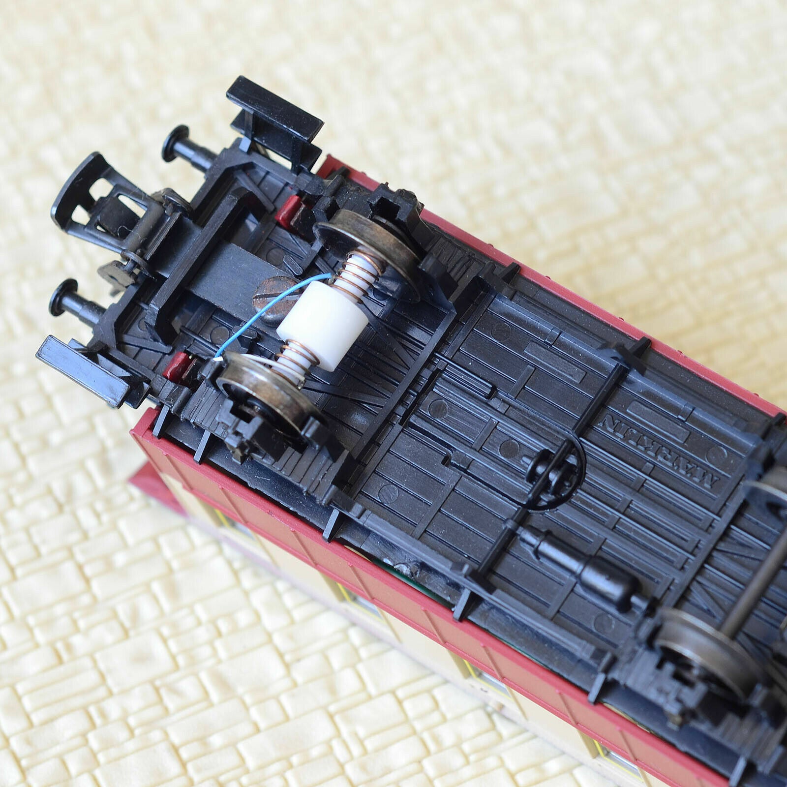 1 set HO power pickup from tracks system light up coach interior anti-flicking