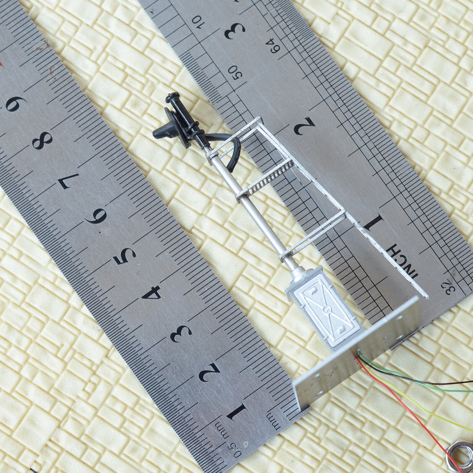 1 x HO scale model railroad tri-colors searchlight signal fine metal cabinet #01