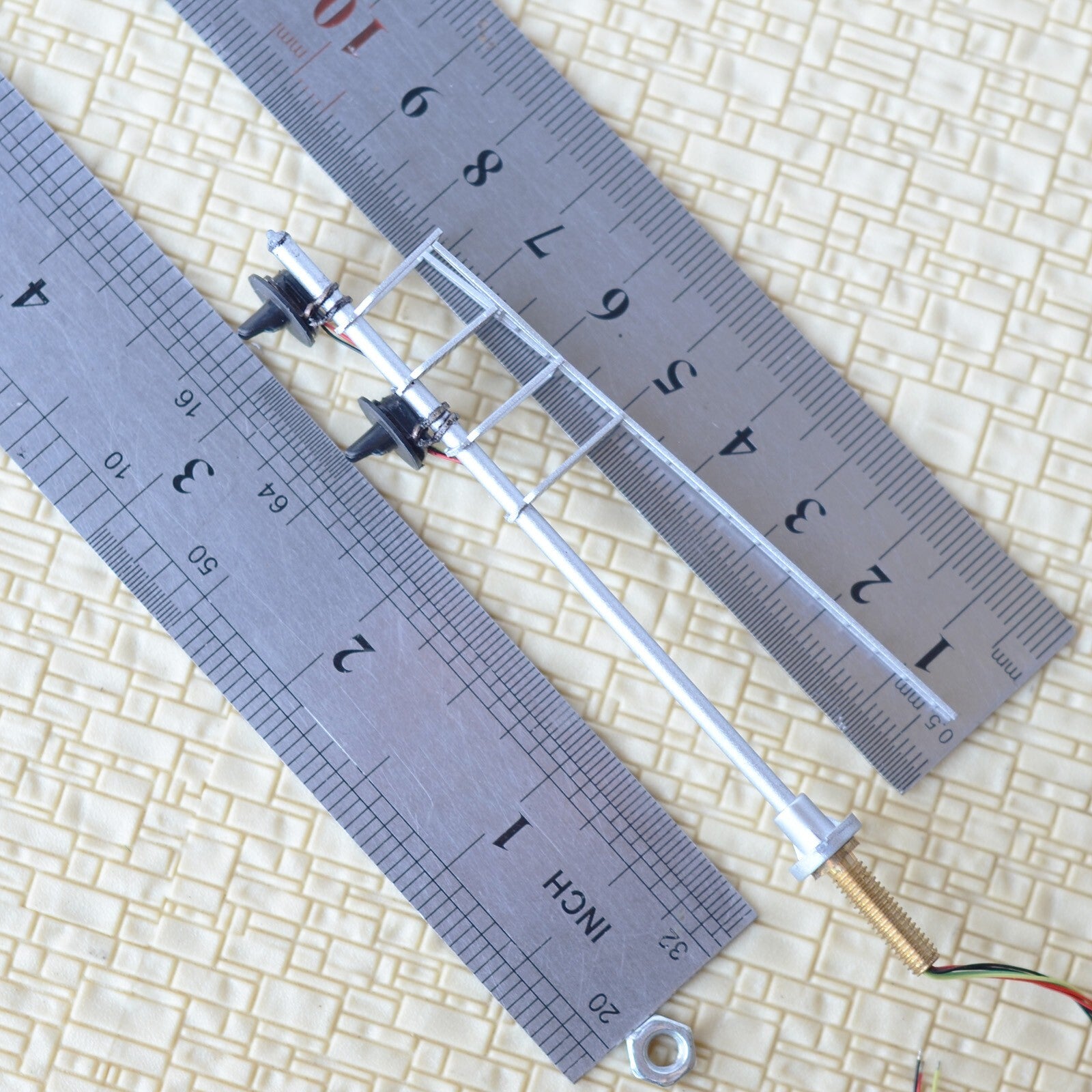 1 x HO scale model railroad 3-colors searchlight signal metal block 2 heads #N12