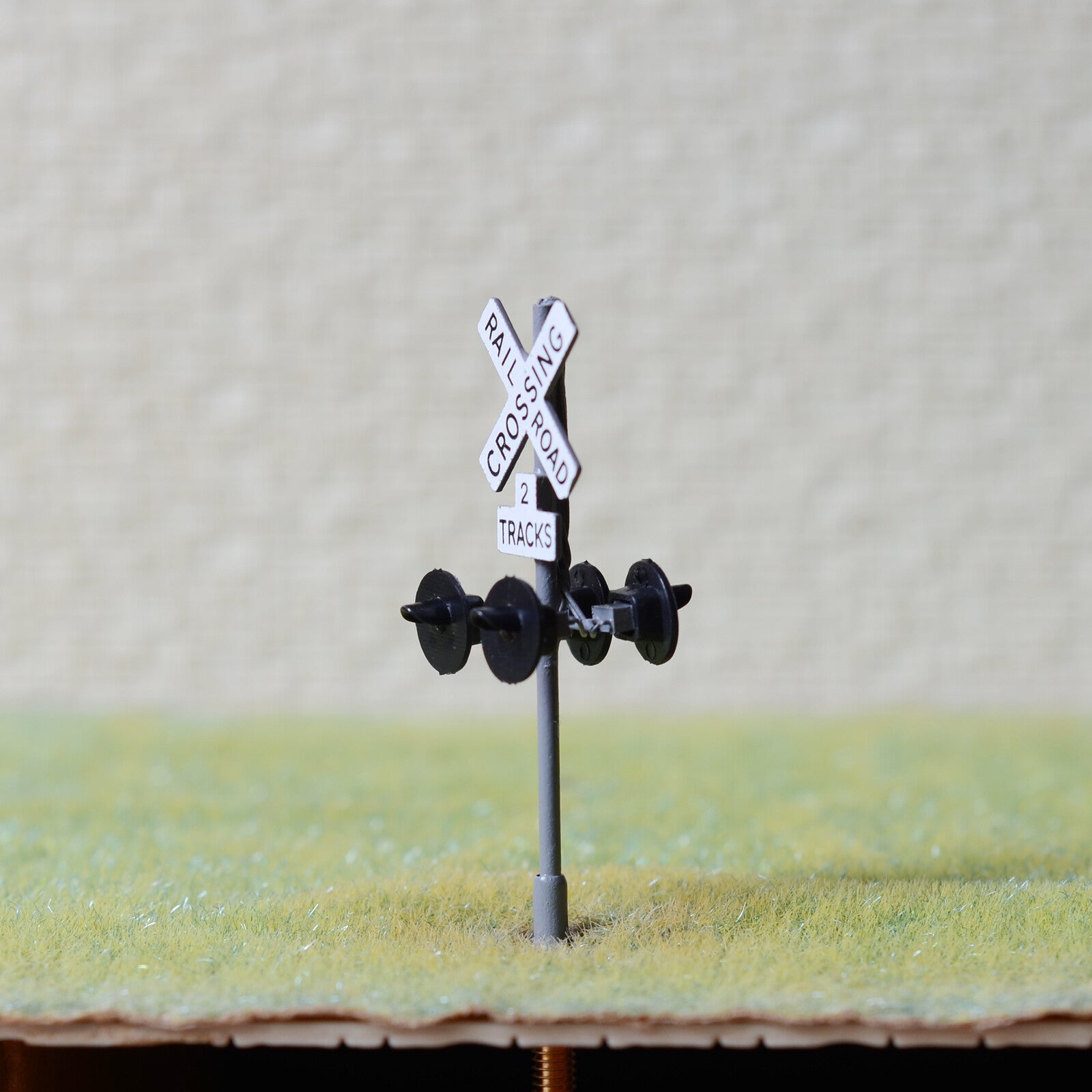 1 x HO scale railroad grade crossing signals 2 tracks LED made 4 target gray