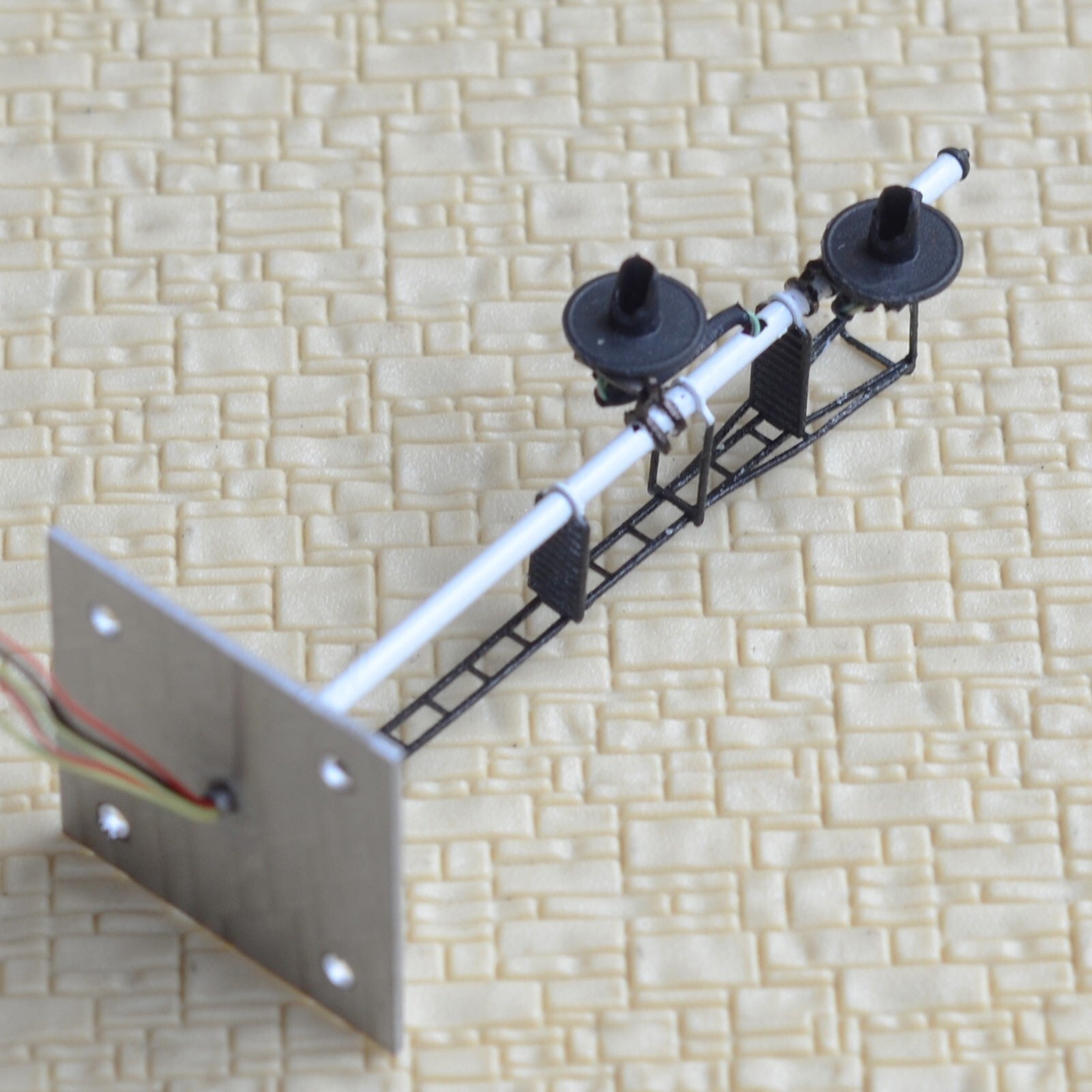 1 x HO scale 2 head searchlight offset Distant / Intermediate block signal #OFAU